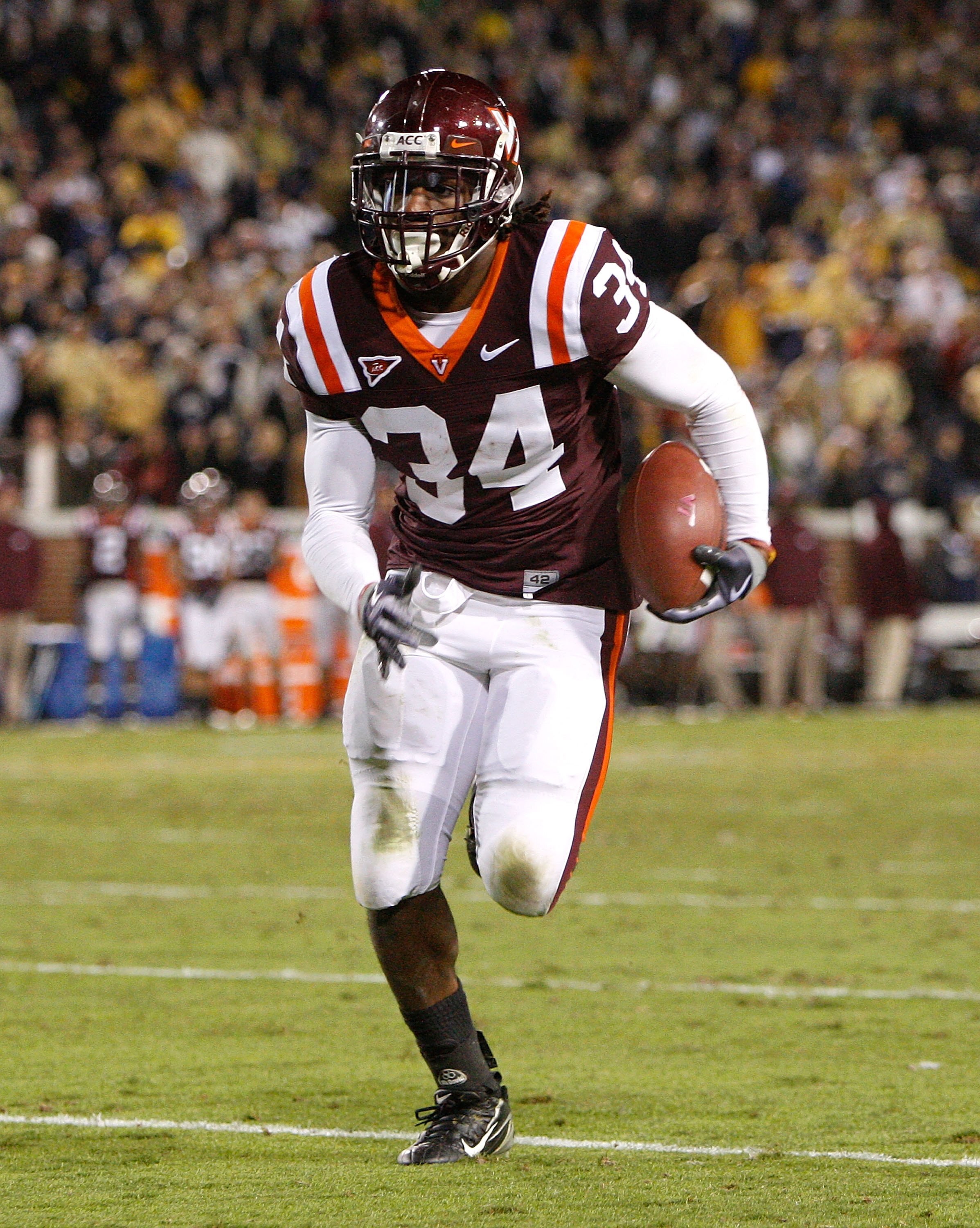 ATLANTA - OCTOBER 17:  Ryan Williams #34 of the Virginia Tech Hokies against the Georgia Tech Yellow Jackets at Bobby Dodd Stadium on October 17, 2009 in Atlanta, Georgia.  (Photo by Kevin C. Cox/Getty Images)