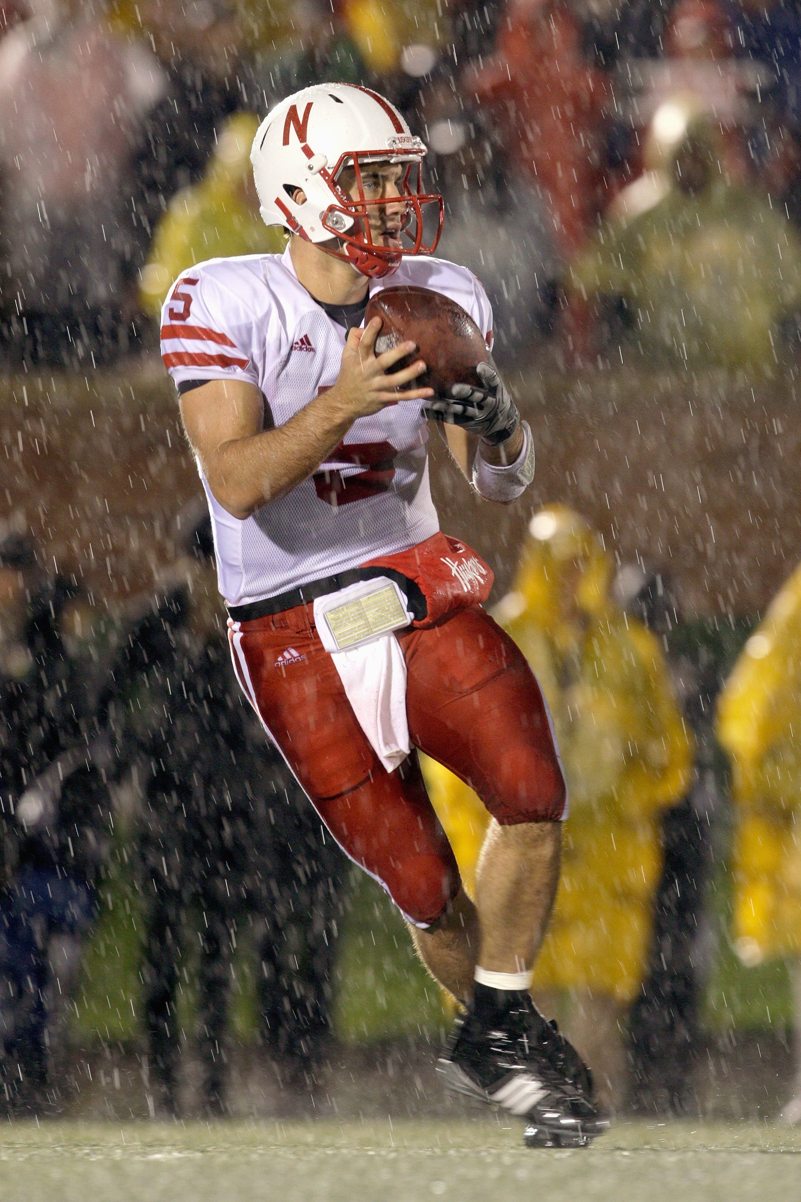 COLUMBIA, MO - OCTOBER 08:  Quarterback Zac Lee #5 of the Nebraska Cornhuskers drops back to pass the ball during the game against the Missouri Tigers on October 8, 2009 at Faurot Field/Memorial Stadium in Columbia, Missouri. (Photo by Jamie Squire/Getty