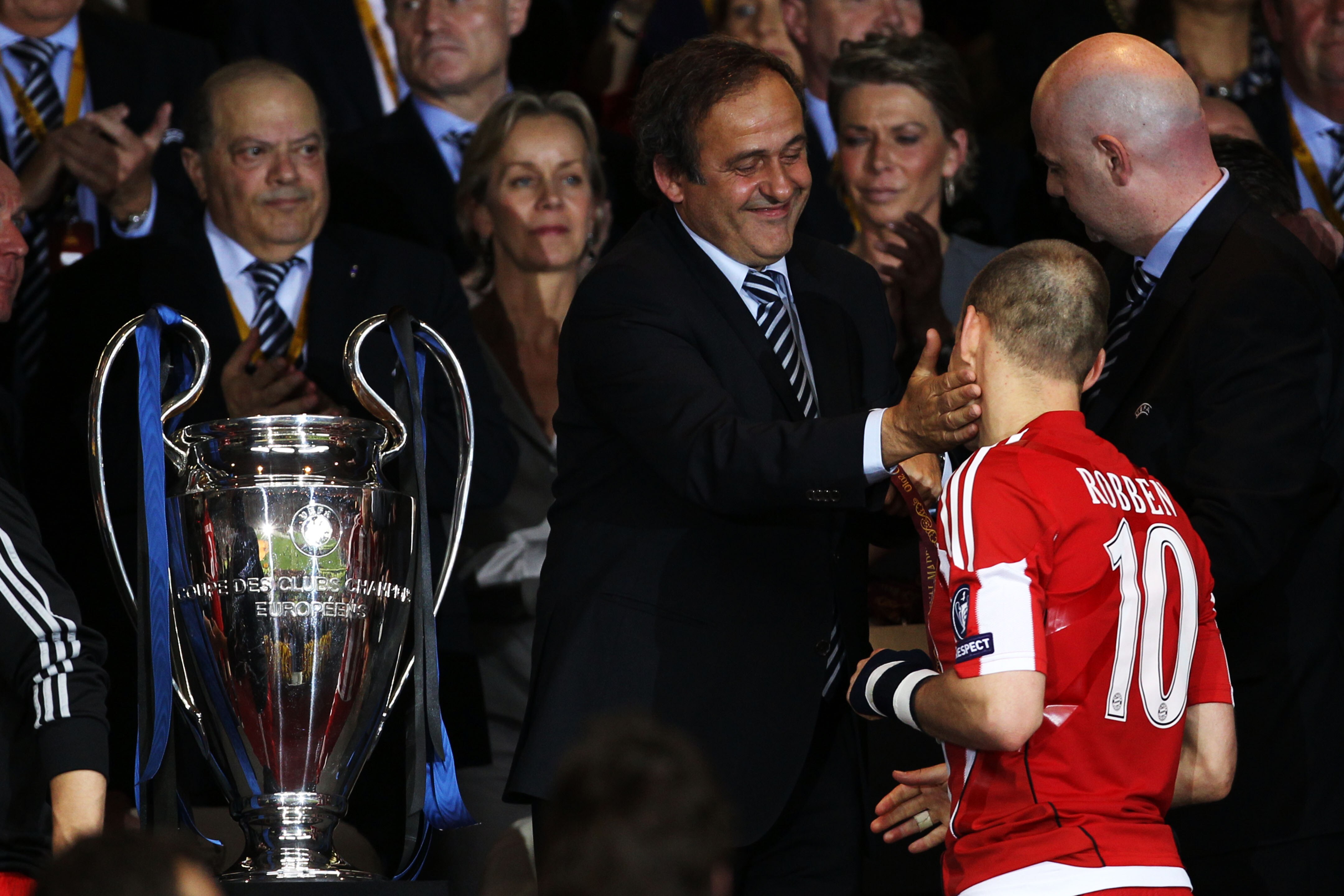 MADRID, SPAIN - MAY 22: Arjen Robben of Bayern Muenchen is comforted by UEFA president Michel Platini after their defeat at the end of the UEFA Champions League Final match between FC Bayern Muenchen and Inter Milan at the Estadio Santiago Bernabeu on May