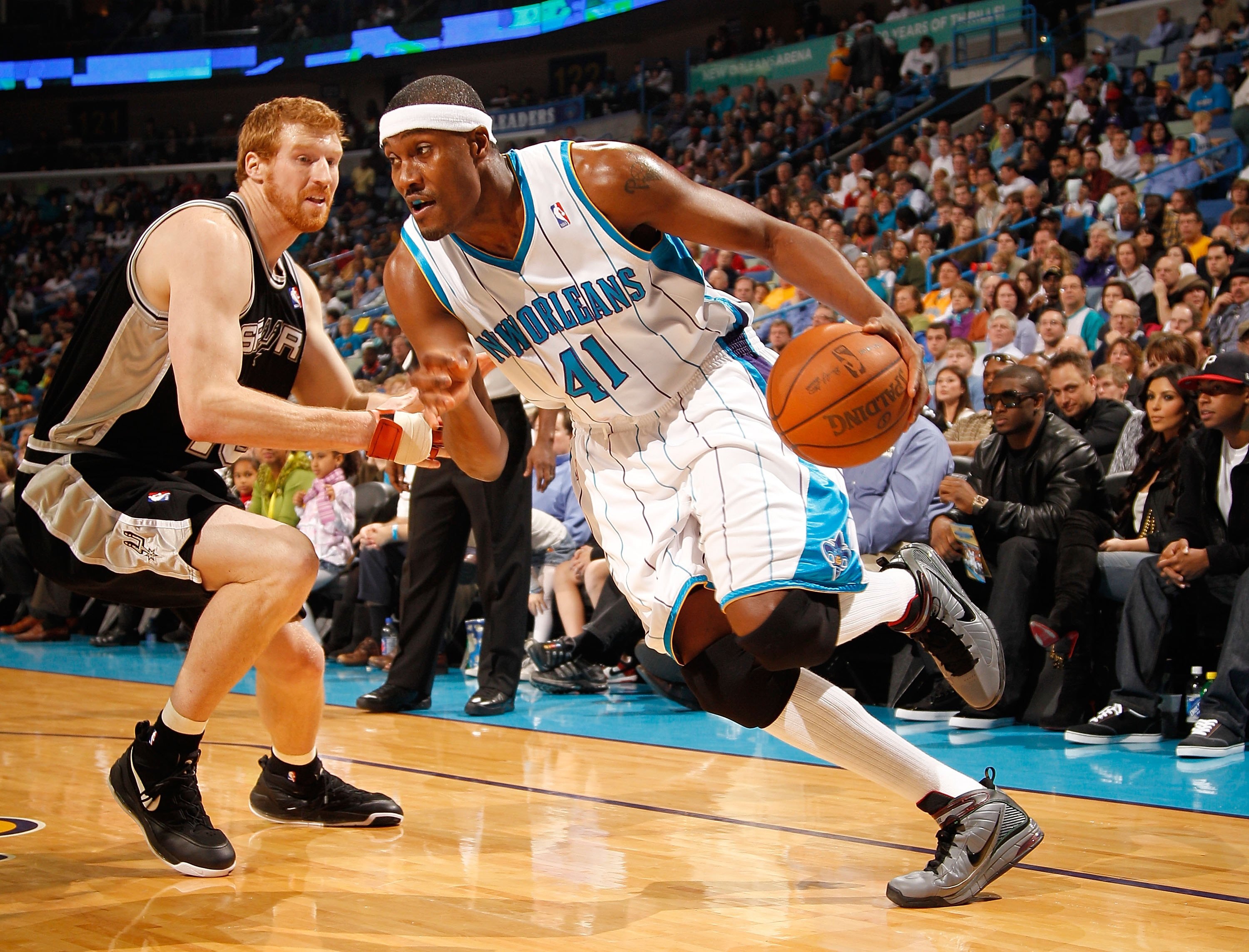 NEW ORLEANS - JANUARY 18:  James Posey #41 of the New Orleans Hornets drives the ball against the San Antoino Spurs at New Orleans Arena on January 18, 2010 in New Orleans, Louisiana.   NOTE TO USER: User expressly acknowledges and agrees that, by downloa