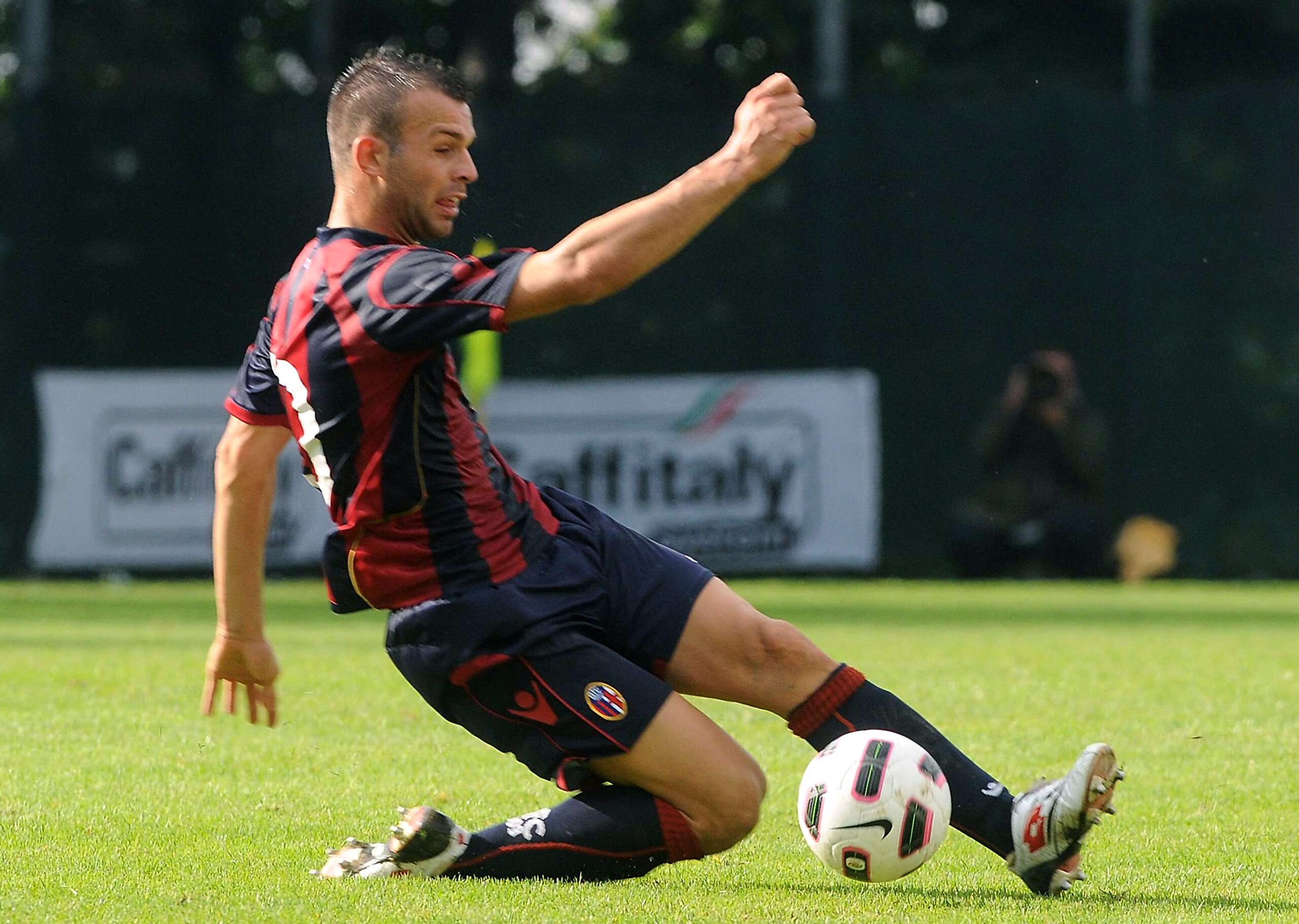 MODENA, ITALY - AUGUST 11:  Riccardo Meggiorini of Bologna FC in action during the pre-season friendly match between Bologna and Sassuolo on August 11, 2010 in Sestola near Modena, Italy.  (Photo by Roberto Serra/Getty Images)