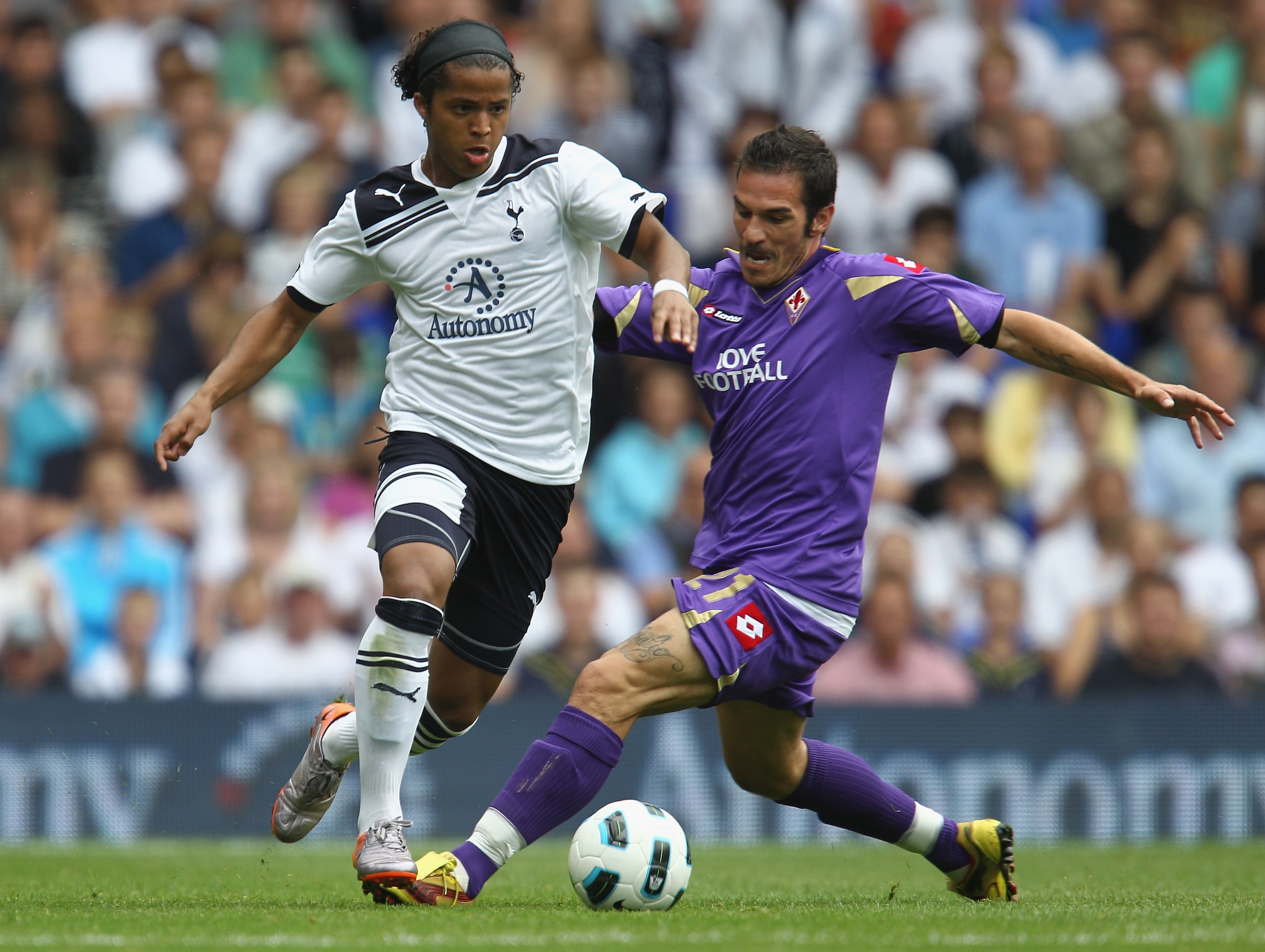 LONDON, ENGLAND - AUGUST 07:  Giovani Dos Santos of Tottenham Hotspur battles for the ball with Gaetano D'Agostino of Fiorentina during the pre-season friendly match between Tottenham Hotspur and Fiorentina at White Hart Lane on August 7, 2010 in London, 