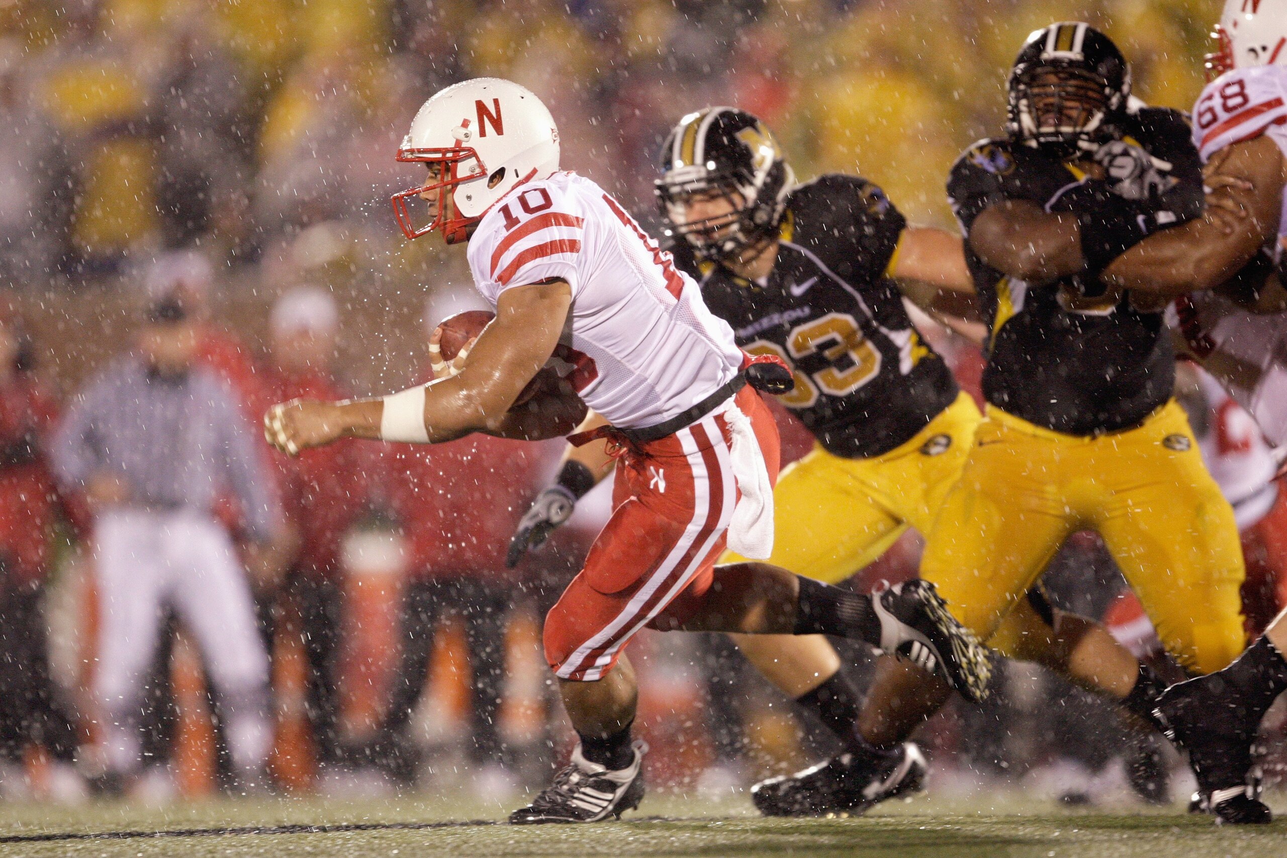 COLUMBIA, MO - OCTOBER 08: Roy Helu Jr #10 of the Nebraska Cornhuskers carries the ball during the game against the Missouri Tigers on October 8, 2009 at Faurot Field/Memorial Stadium in Columbia, Missouri. (Photo by Jamie Squire/Getty Images) COLUMBIA, MO - OCTOBER 08: Roy Helu Jr #10 of the Nebraska Cornhuskers carries the ball during the game against the Missouri Tigers on October 8, 2009 at Faurot Field/Memorial Stadium in Columbia, Missouri. (Photo by Jamie Squire/Getty Images)