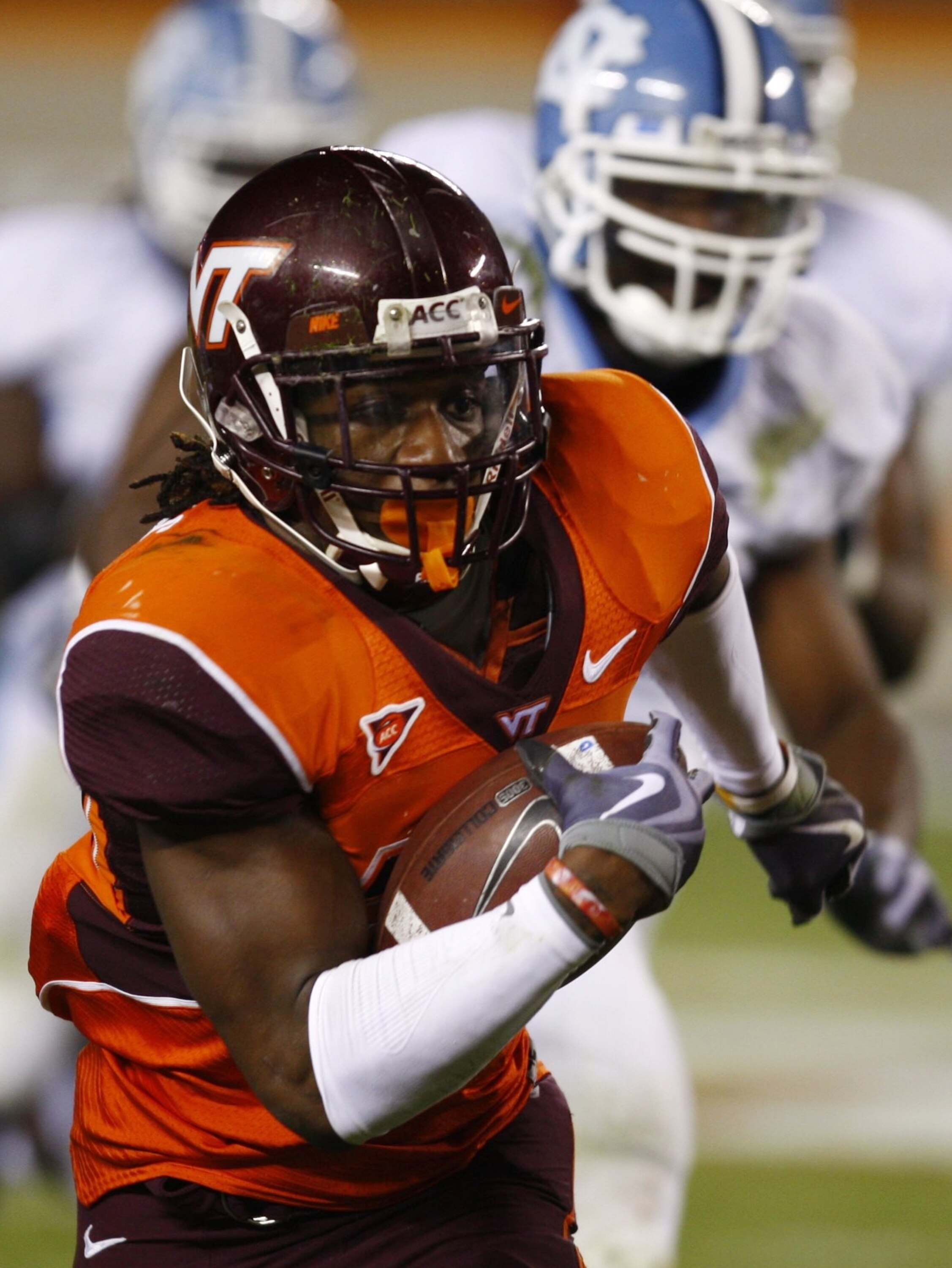 BLACKSBURG, VA - OCTOBER 29:  Running back Ryan Williams #34 of the Virginia Tech University Hokies carries the ball in the second half of the game against the North Carolina Tar Heels at Lane Stadium on October 29, 2009 in Blacksburg, Virginia.  (Photo b