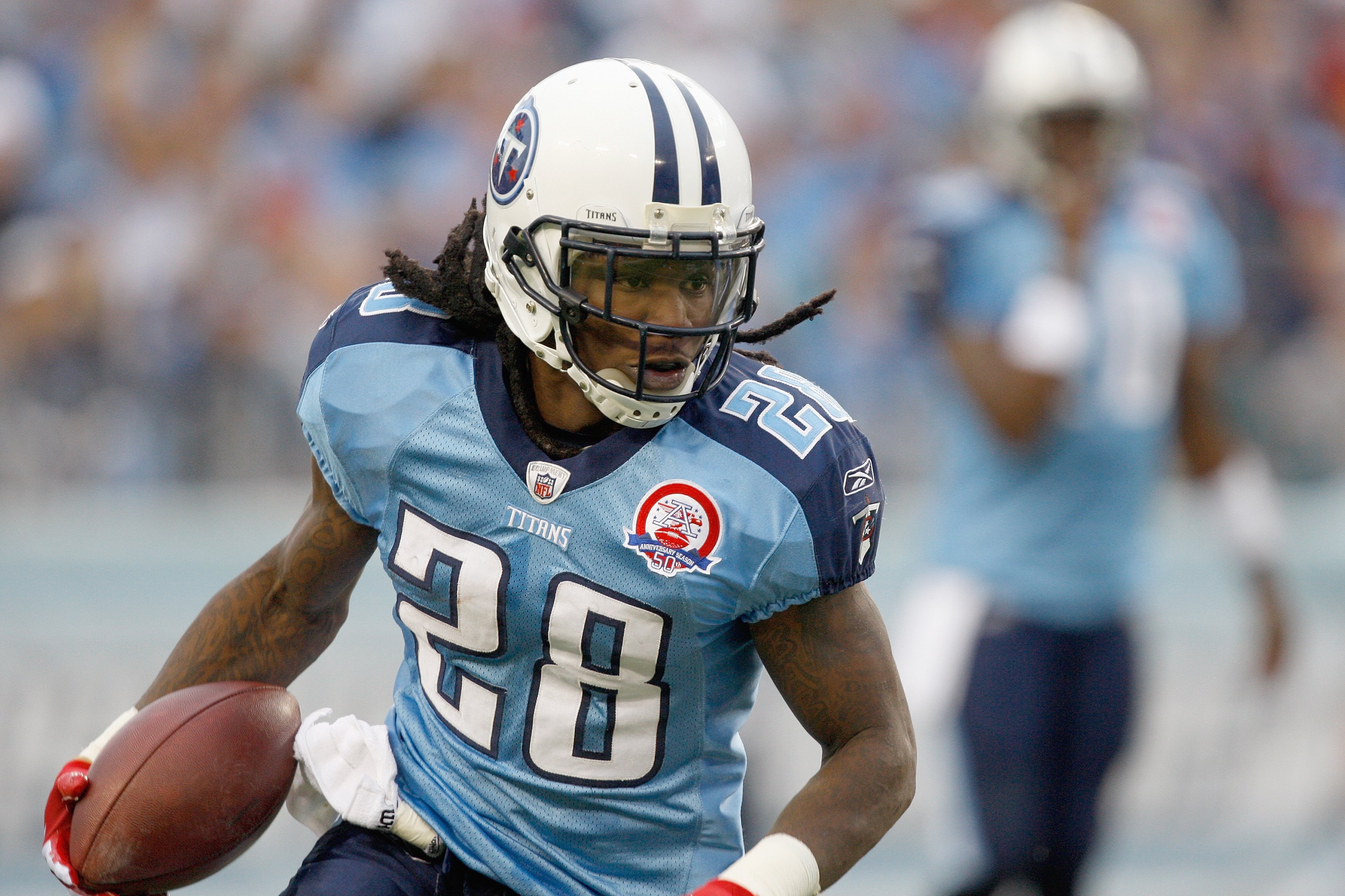 NASHVILLE, TN - NOVEMBER 29:  Chris Johnson #28 of the Tennessee Titans carries the ball during the game against the Arizona Cardinals at LP Field on November 29, 2009 in Nashville, Tennessee. The Titans defeated the Cardinals 20-17. (Photo by Streeter Le