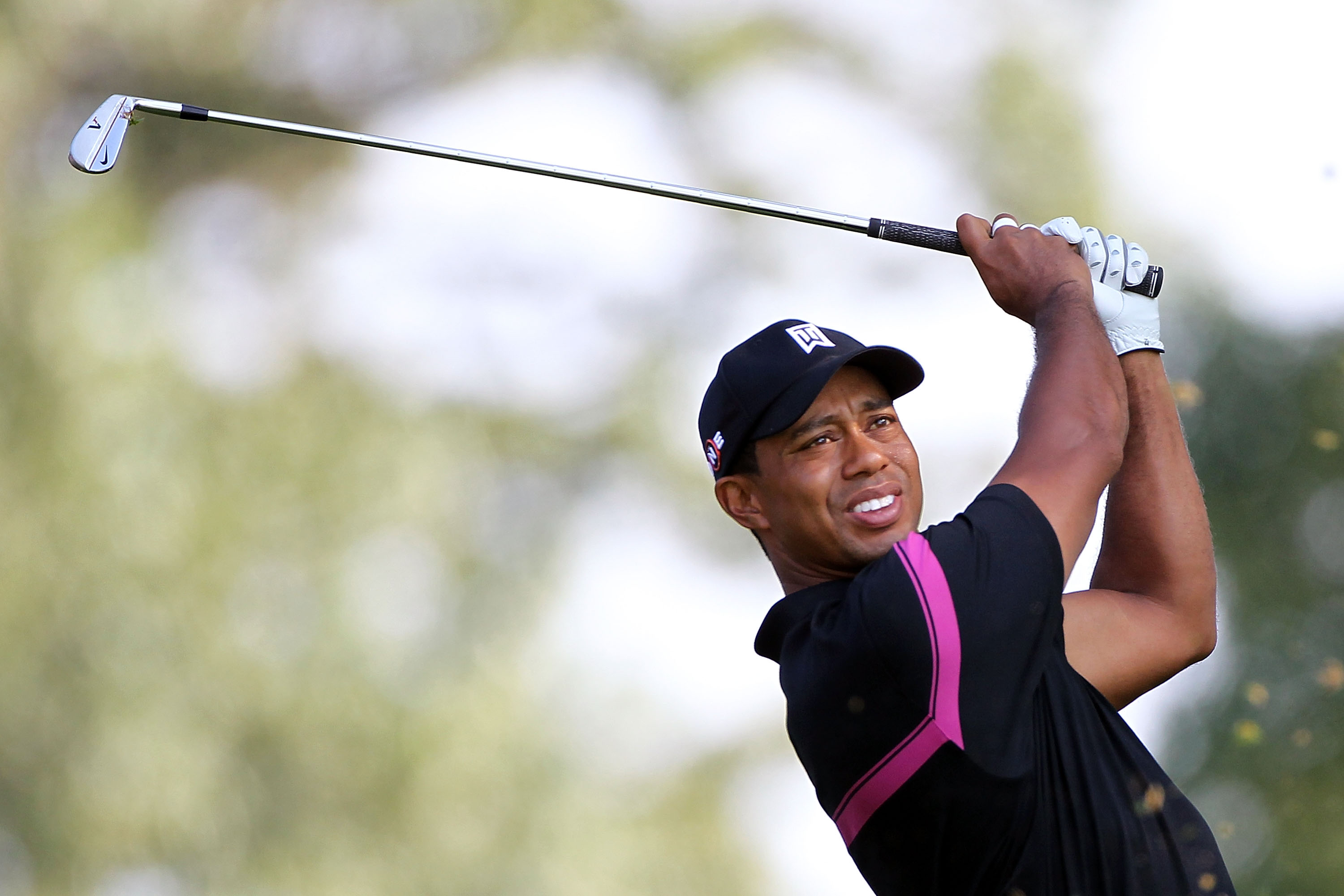 PARAMUS, NJ - AUGUST 26:  Tiger Woods watches his tee shot on the tenth hole during the first round of The Barclays at the Ridgewood Country Club on August 26, 2010 in Paramus, New Jersey.  (Photo by Hunter Martin/Getty Images)