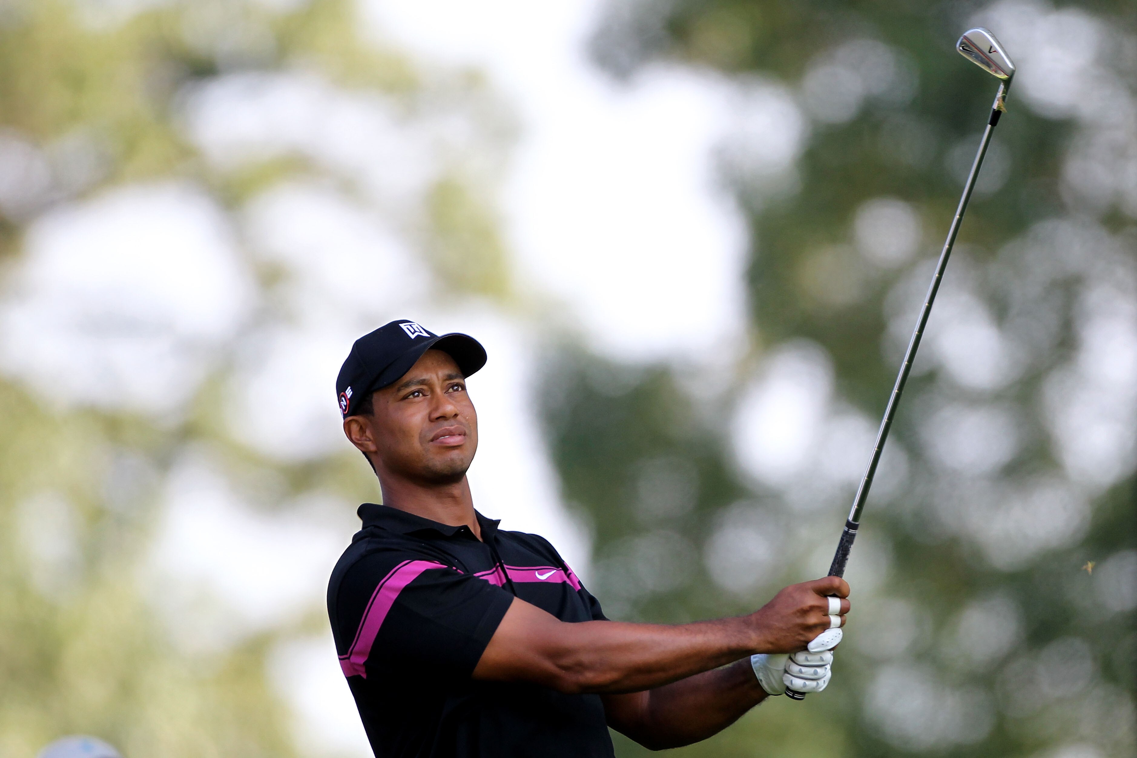 PARAMUS, NJ - AUGUST 26:  Tiger Woods watches his tee shot on the tenth hole during the first round of The Barclays at the Ridgewood Country Club on August 26, 2010 in Paramus, New Jersey.  (Photo by Hunter Martin/Getty Images)