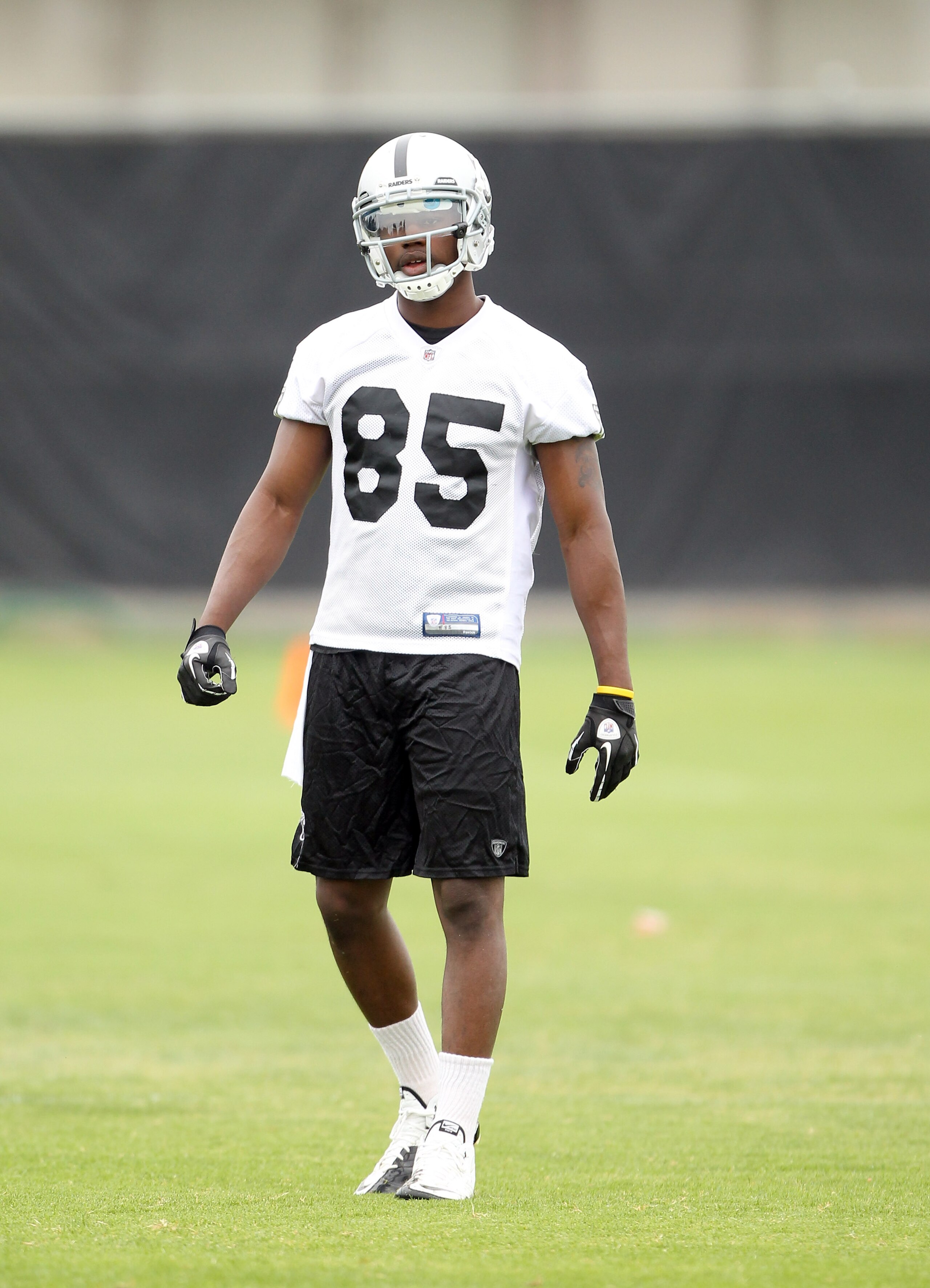 NAPA, CA - AUGUST 01:  Darrius Heyward-Bey #85 of the Oakland Raiders works out during the Raiders training camp at their Napa Valley Training Complex on August 1, 2010 in Napa, California.  (Photo by Ezra Shaw/Getty Images)