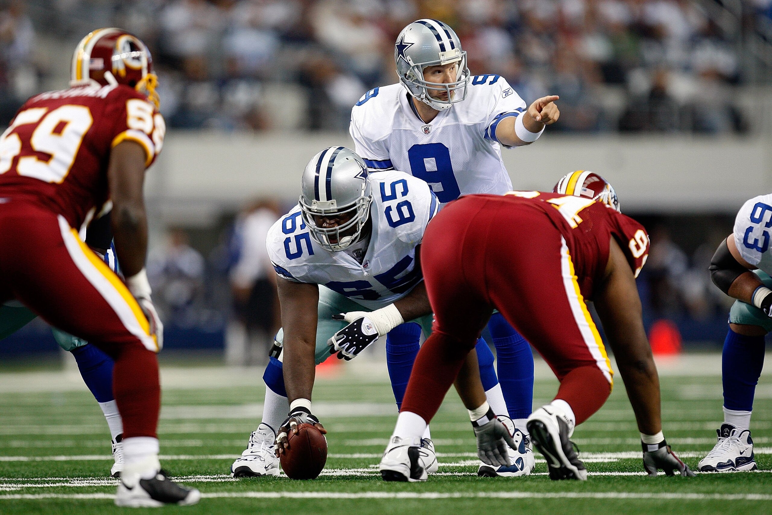 ARLINGTON, TX - NOVEMBER 22:  Quarterback Tony Romo #9 of the Dallas Cowboys at Cowboys Stadium on November 22, 2009 in Arlington, Texas.  (Photo by Ronald Martinez/Getty Images)
