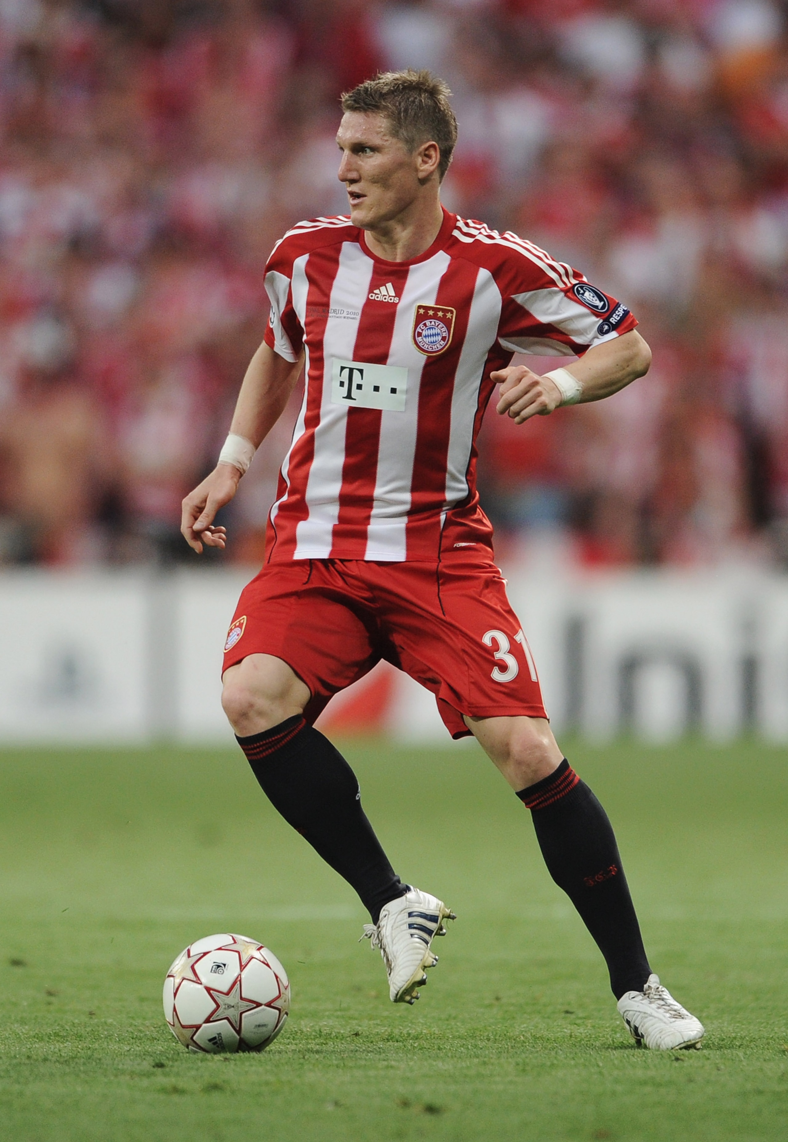 MADRID, SPAIN - MAY 22:  Bastian Schweinsteiger of Bayern Munich in action during the UEFA Champions League Final match between FC Bayern Muenchen and Inter Milan at the Estadio Santiago Bernabeu on May 22, 2010 in Madrid, Spain.  (Photo by Jasper Juinen/