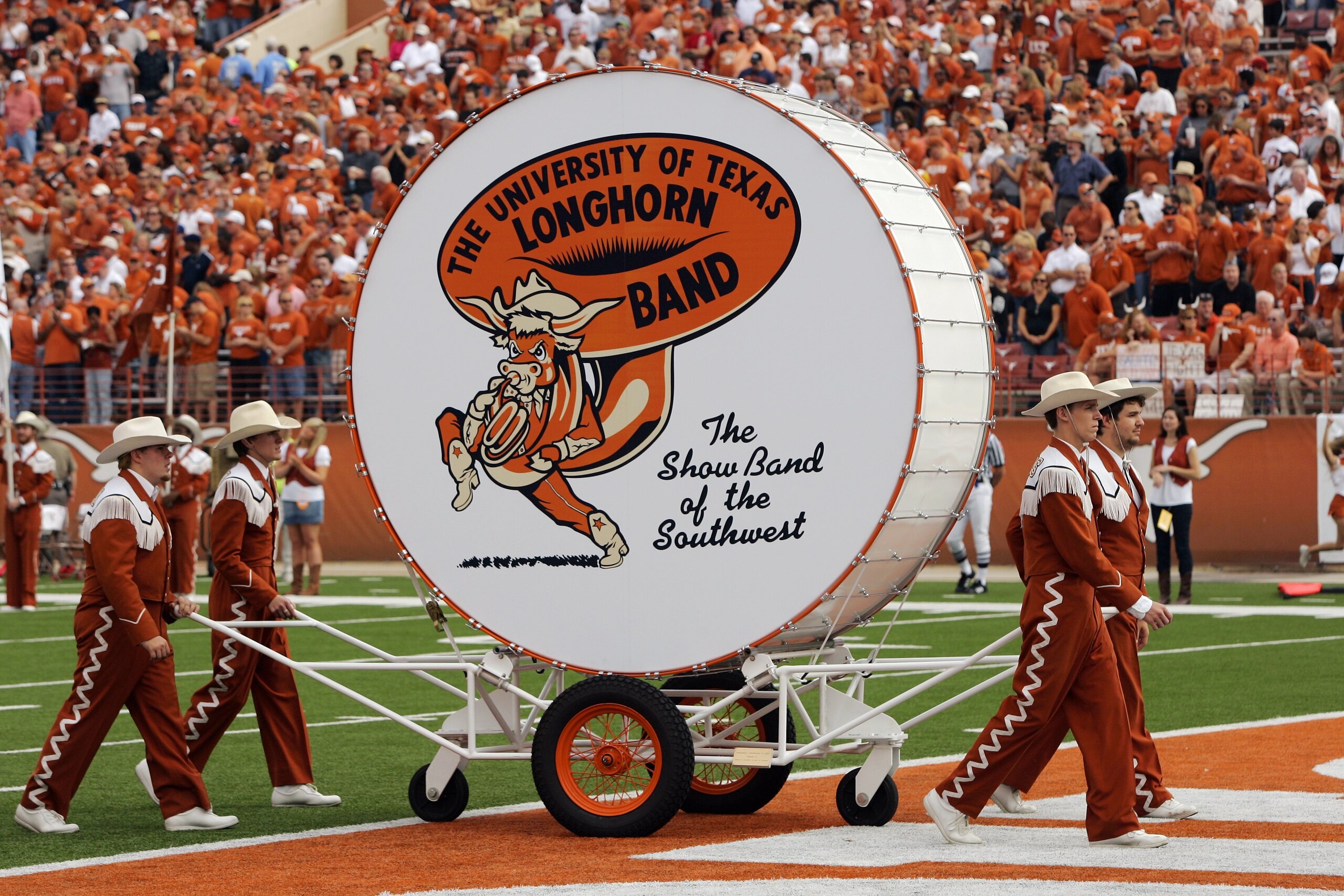 AUSTIN, TX - NOVEMBER 07:  The Texas Longhorn band marches with 'Big Bertha' before a game against the UCF Knights on November 7, 2009 at Darrell K Royal - Texas Memorial Stadium in Austin, Texas.  Texas won 35-3.  (Photo by Brian Bahr/Getty Images)