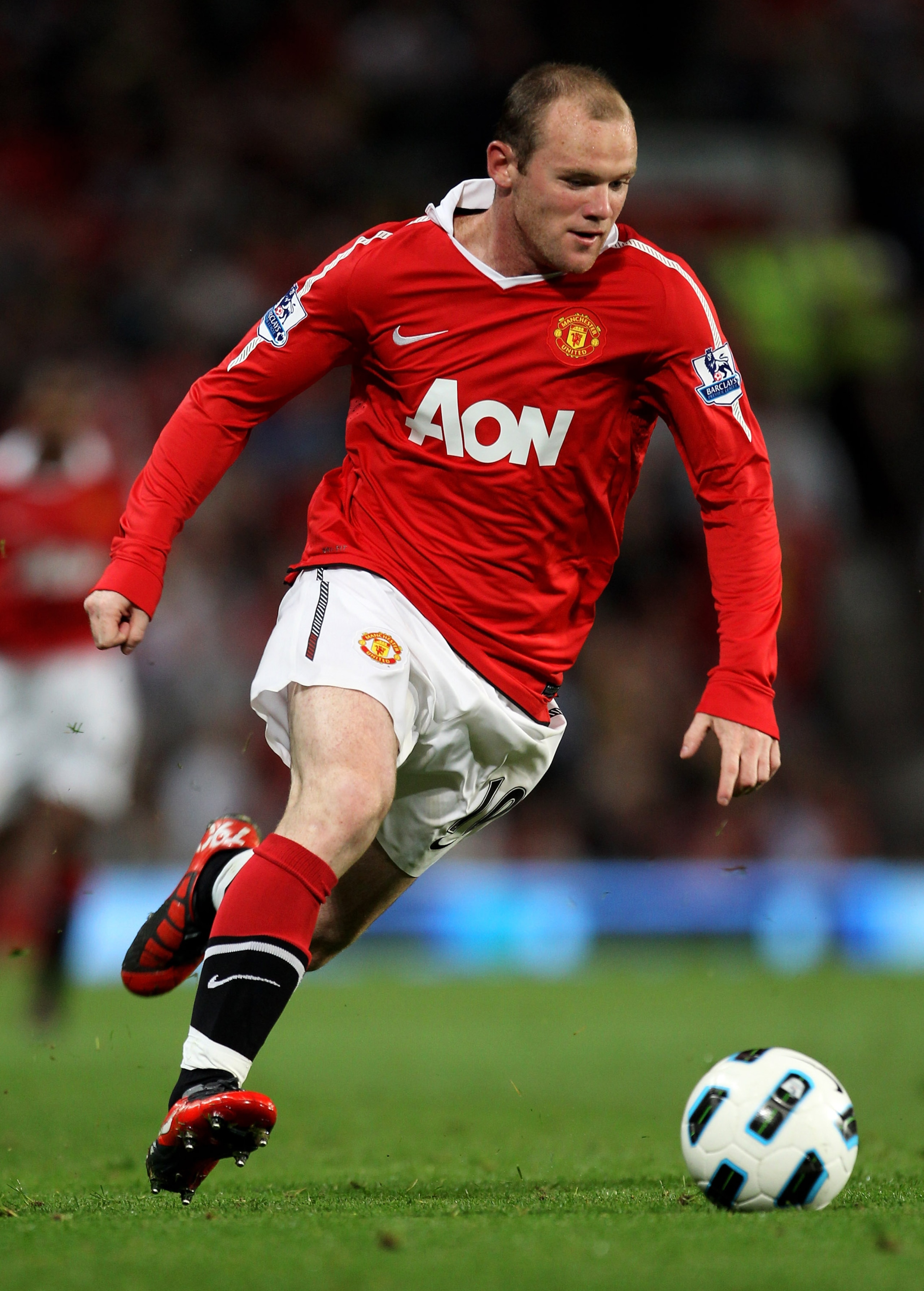 MANCHESTER, ENGLAND - AUGUST 16:   Wayne Rooney of Manchester United in action during the Barclays Premier League match between Manchester United and Newcastle United at Old Trafford on August 16, 2010 in Manchester, England. (Photo by Alex Livesey/Getty 