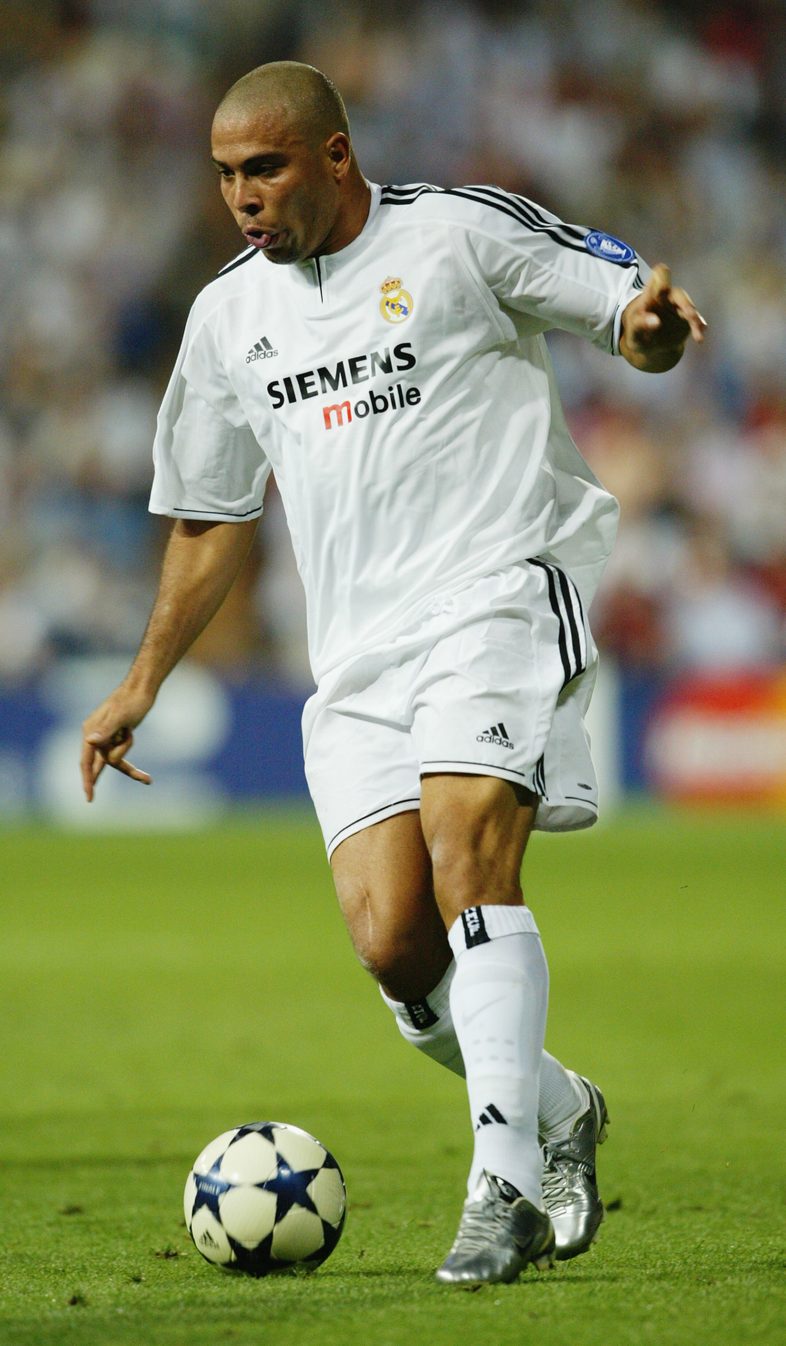 MADRID - SEPTEMBER 16:  Ronaldo of Brazil in action during the UEFA Champions League Group F match between Real Madrid and Olympic Marseille on September 16, 2003 at the Santiago Bernabeu Stadium in Madrid, Spain.  Real Madrid won the match 4-2. (Photo by