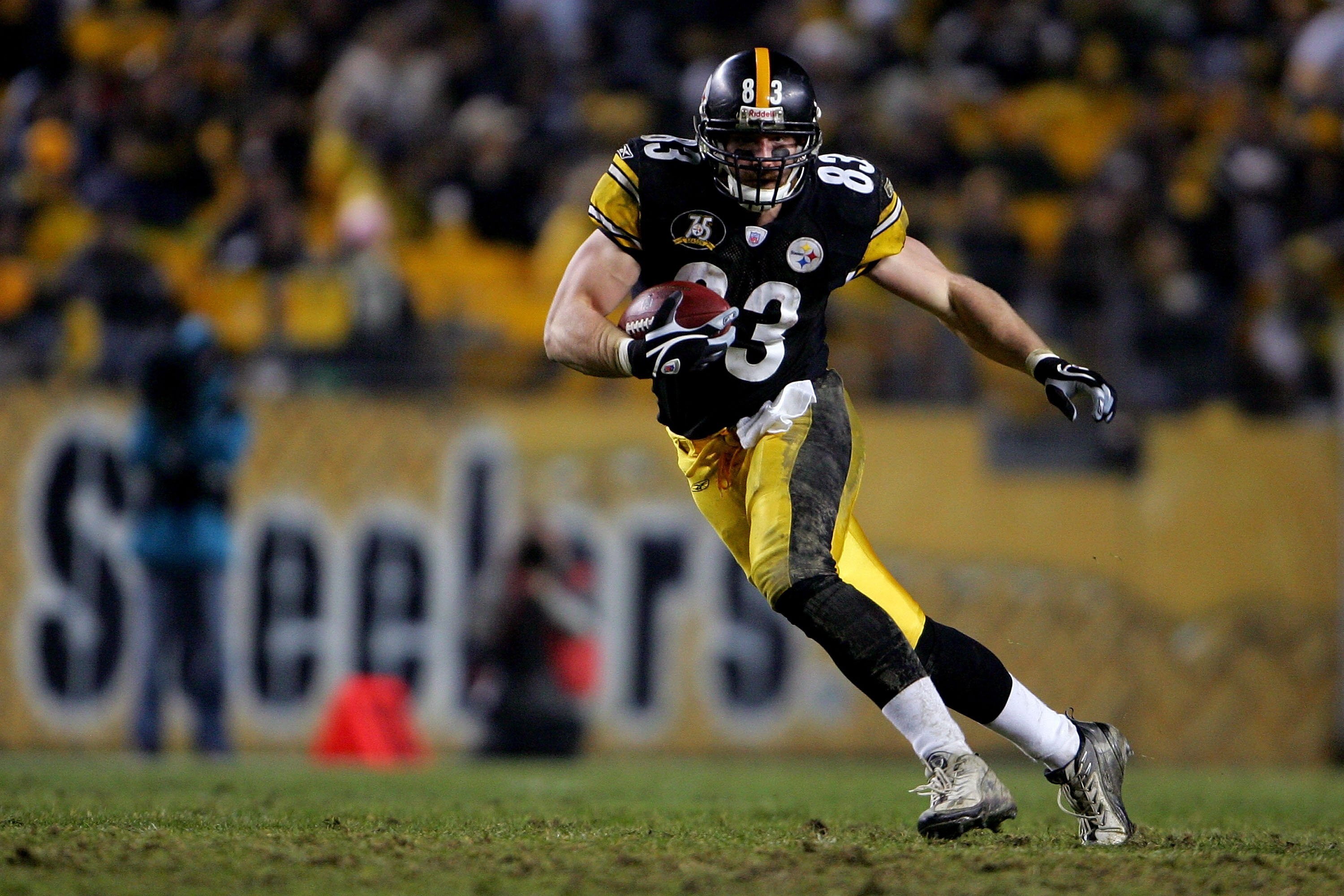 PITTSBURGH - JANUARY 05:  Heath Miller #83 of the Pittsburgh Steelers runs with the ball in the game against the Jacksonville Jaguars during the AFC Wild Card game on January 5, 2008 at Heinz Field in Pittsburgh, Pennsylvania.  The Jaguars won 31-29.  (Ph