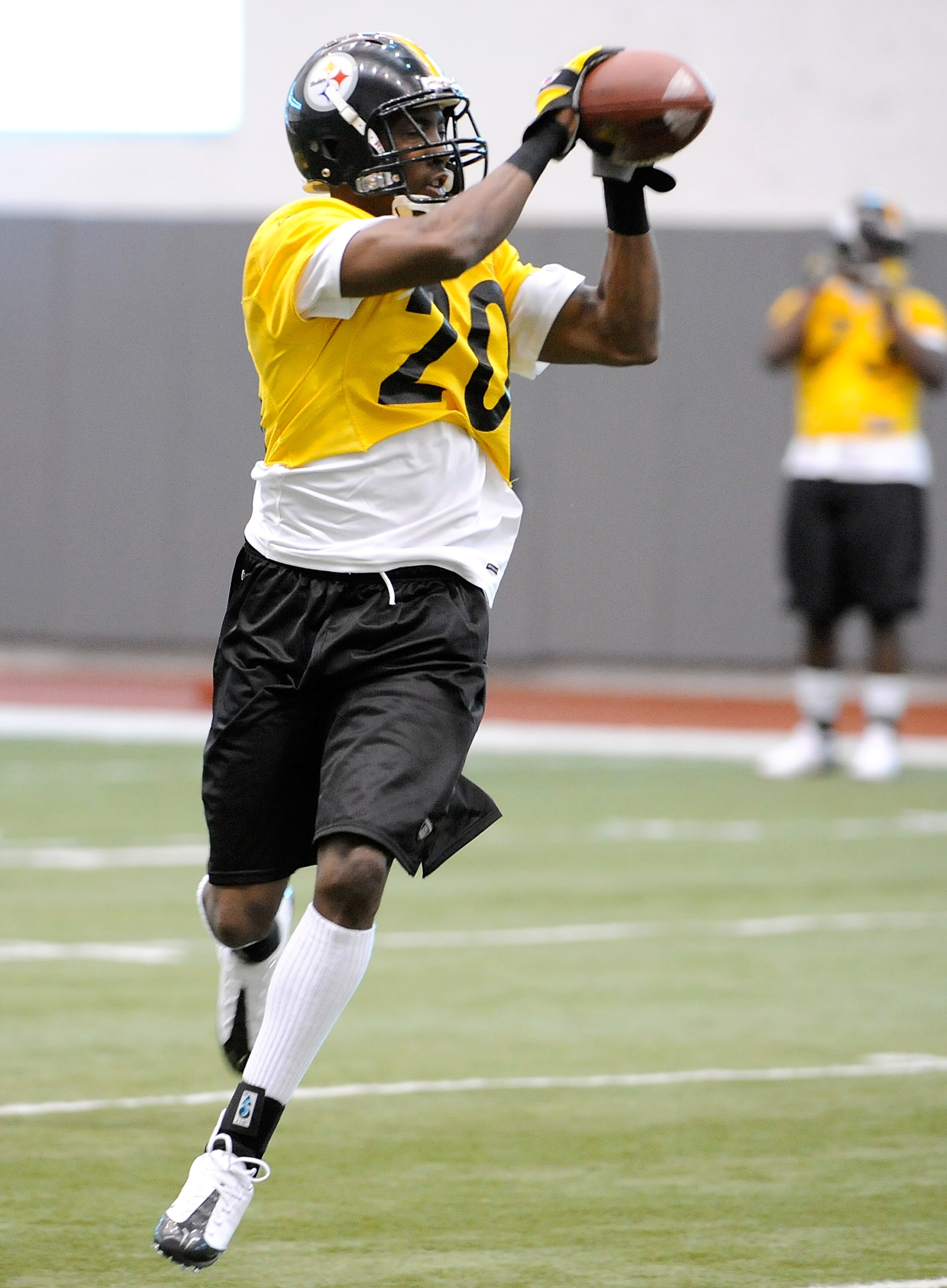 PITTSBURGH - MAY 01:  Keenan Lewis #20 of the Pittsburgh Steelers makes a catch during rookie training at the Pittsburgh Steelers Practice Facility on May 1, 2009 in Pittsburgh, Pennsylvania.  (Photo by Joe Sargent/Getty Images)