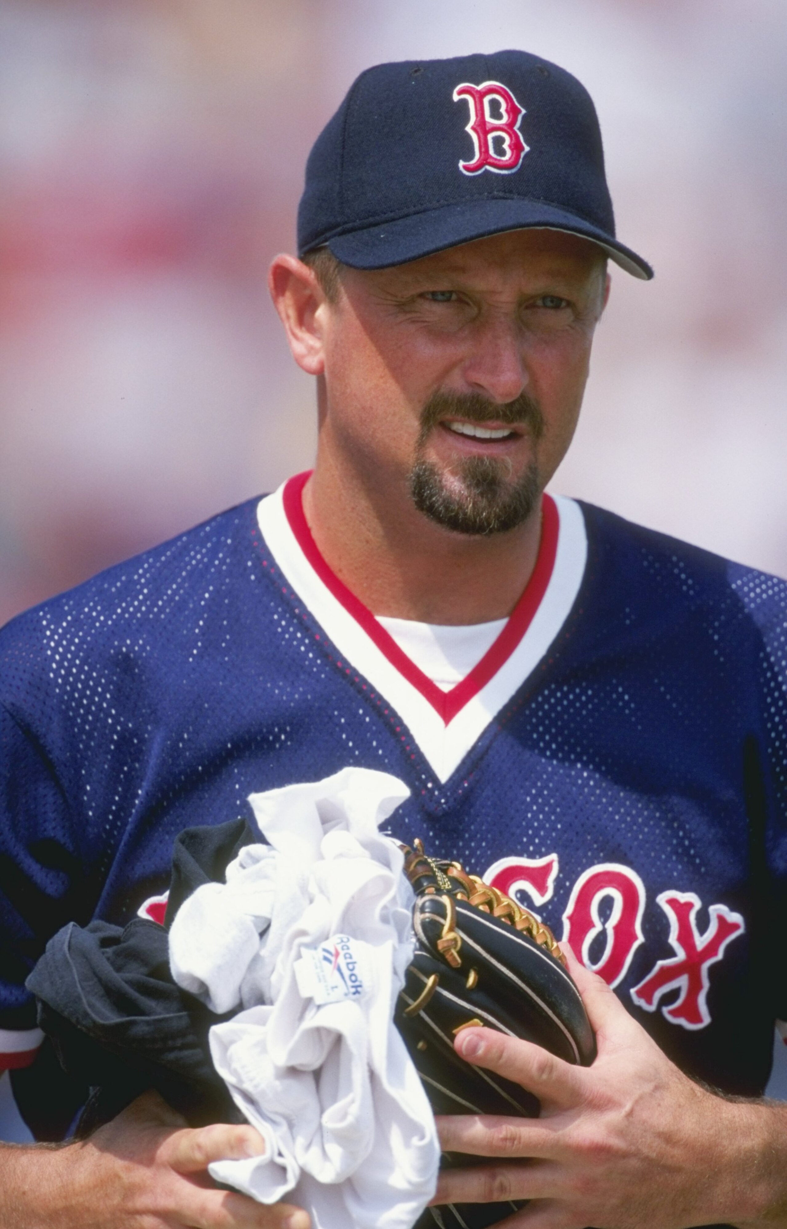 21 Mar 1999: Pitcher Bret Saberhagen #17 of the Boston Red Sox looks on during the Spring Training game against the Toronto Blue Jays at the Dunedin Stadium in Dunedin, Florida. The Red Sox defeated the Blue Jays 4-3. Mandatory Credit: Harry How  /Allspor