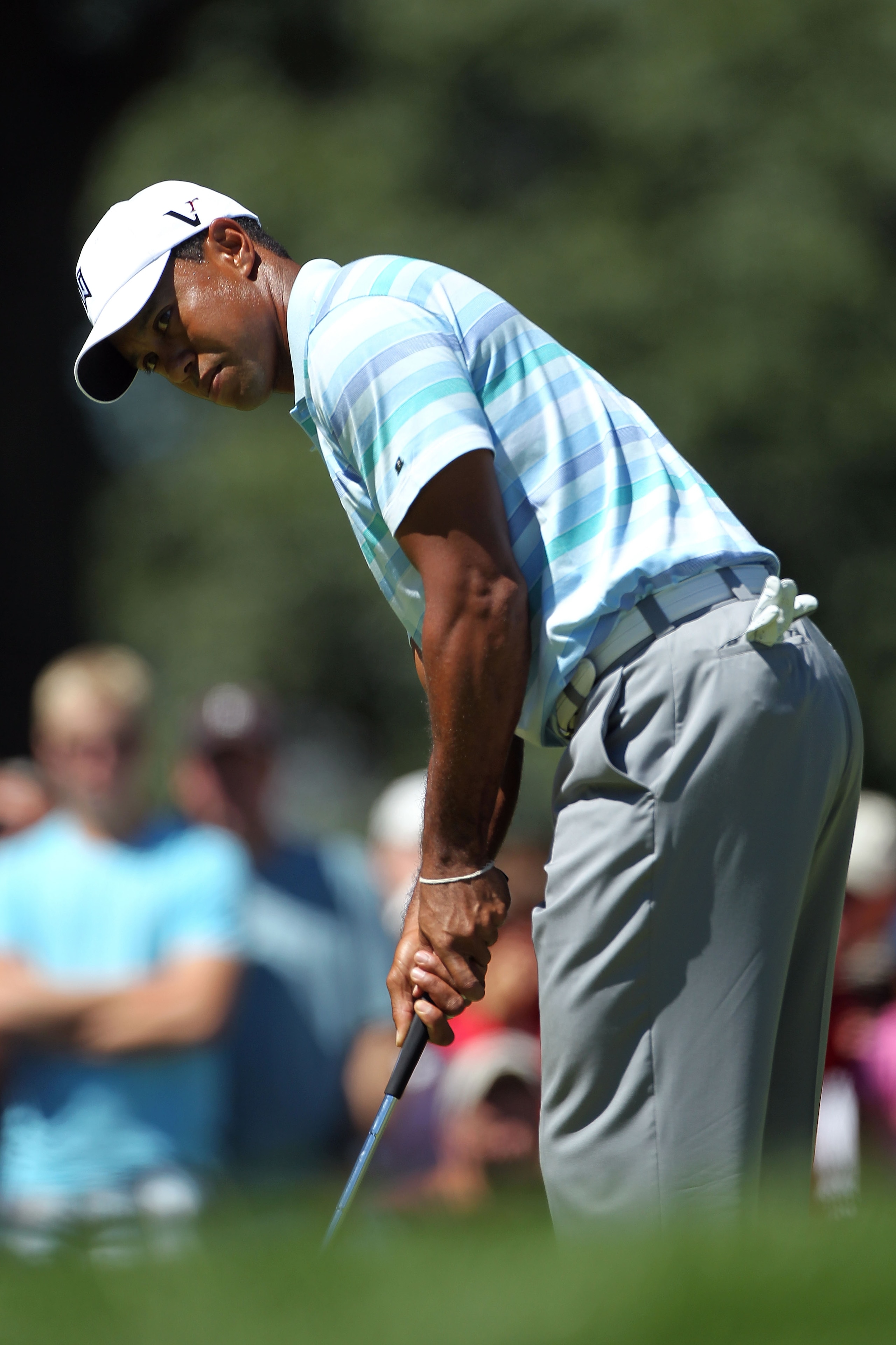 PARAMUS, NJ - AUGUST 27:  Tiger Woods lines up a putt on the 12th green during the second round of The Barclays at the Ridgewood Country Club on August 27, 2010 in Paramus, New Jersey.  (Photo by Hunter Martin/Getty Images)