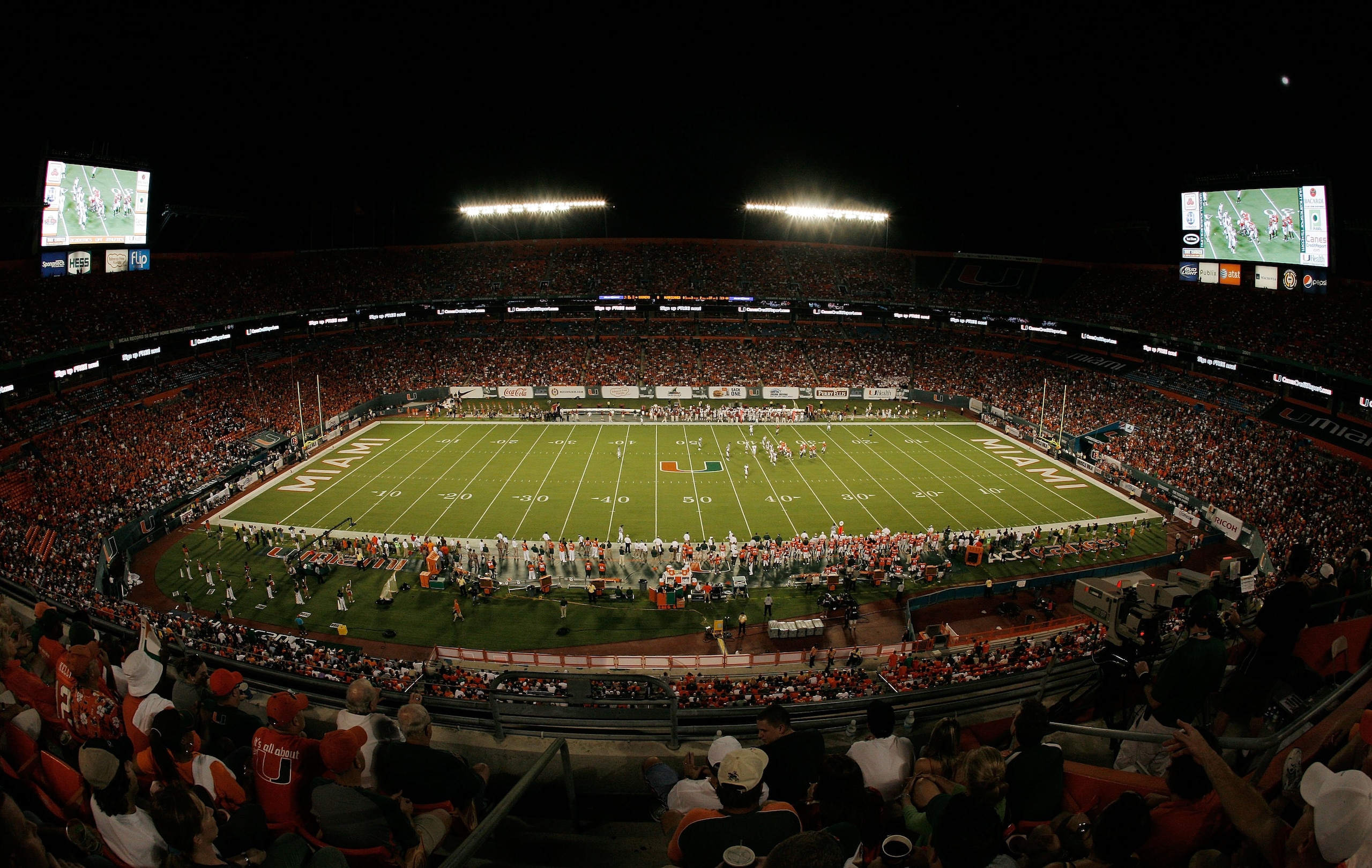 MIAMI GARDENS, FL - OCTOBER 03:  General view of the stadium as the Oklahoma Sooners take on the Miami Hurricanes at Land Shark Stadium on October 3, 2009 in Miami Gardens, Florida. Miami defeated Oklahoma 21-20.  (Photo by Doug Benc/Getty Images)