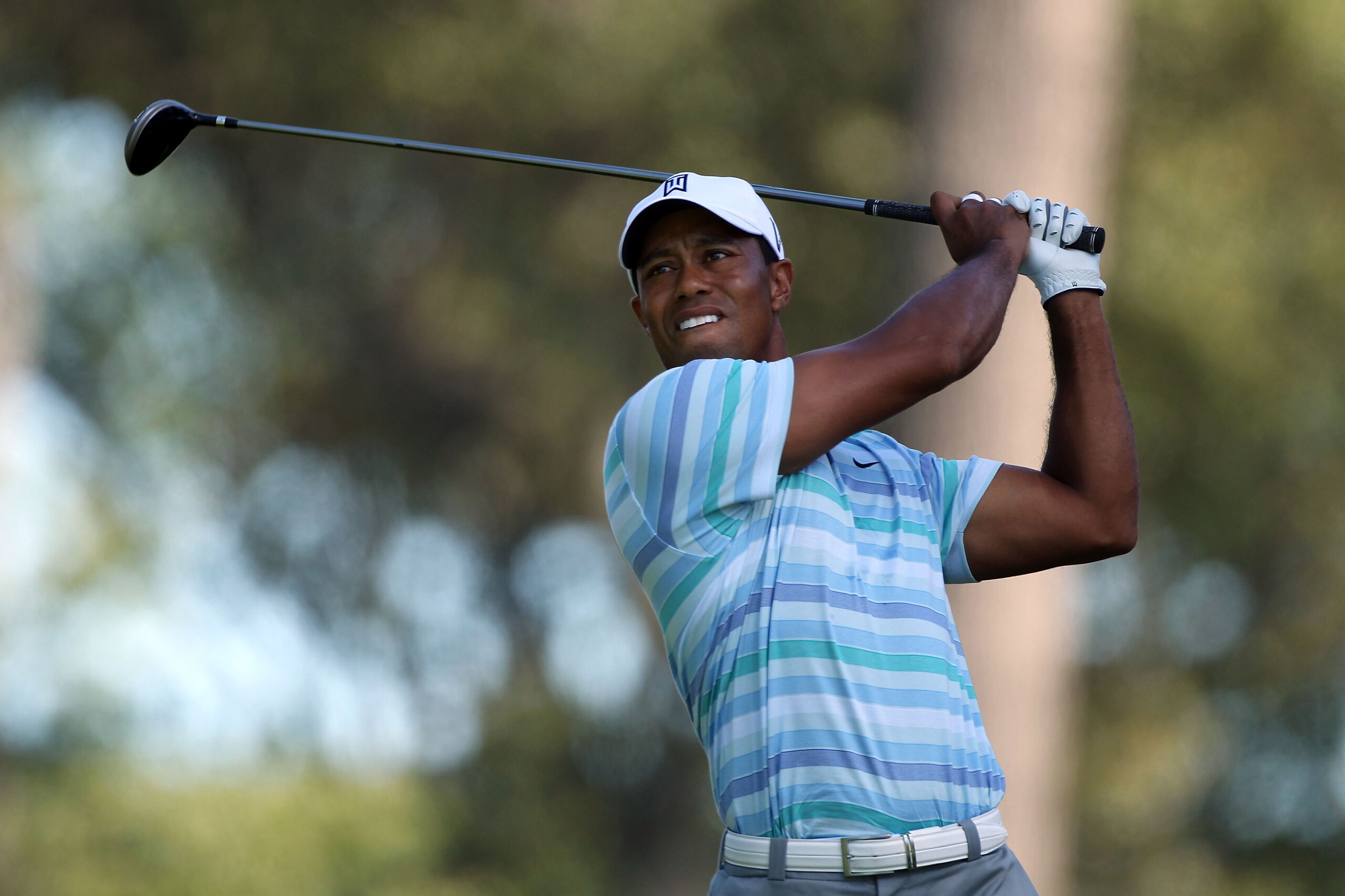 PARAMUS, NJ - AUGUST 27:  Tiger Woods watches his tee shot on the 16th hole during the second round of The Barclays at the Ridgewood Country Club on August 27, 2010 in Paramus, New Jersey.  (Photo by Hunter Martin/Getty Images)