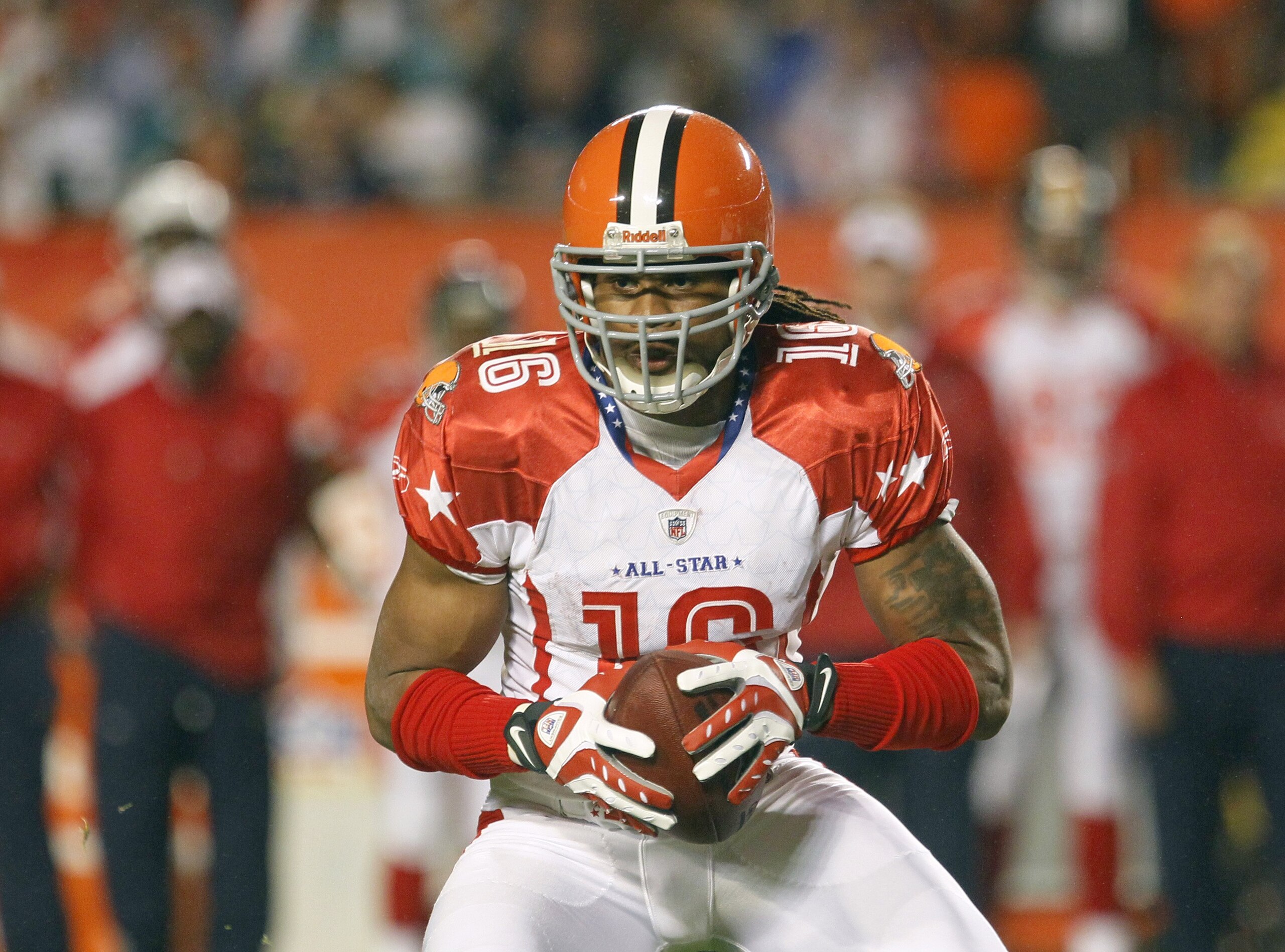 MIAMI GARDENS, FL - JANUARY 31:  Josh Cribbs #16 of the AFC's Cleveland Borwns runs with the ball for yardage during the 2010 AFC-NFC Pro Bowl game at Sun Life Stadium on January 31, 2010 in Miami Gardens, Florida. The AFC defeated the NFC 41-34. (Photo b