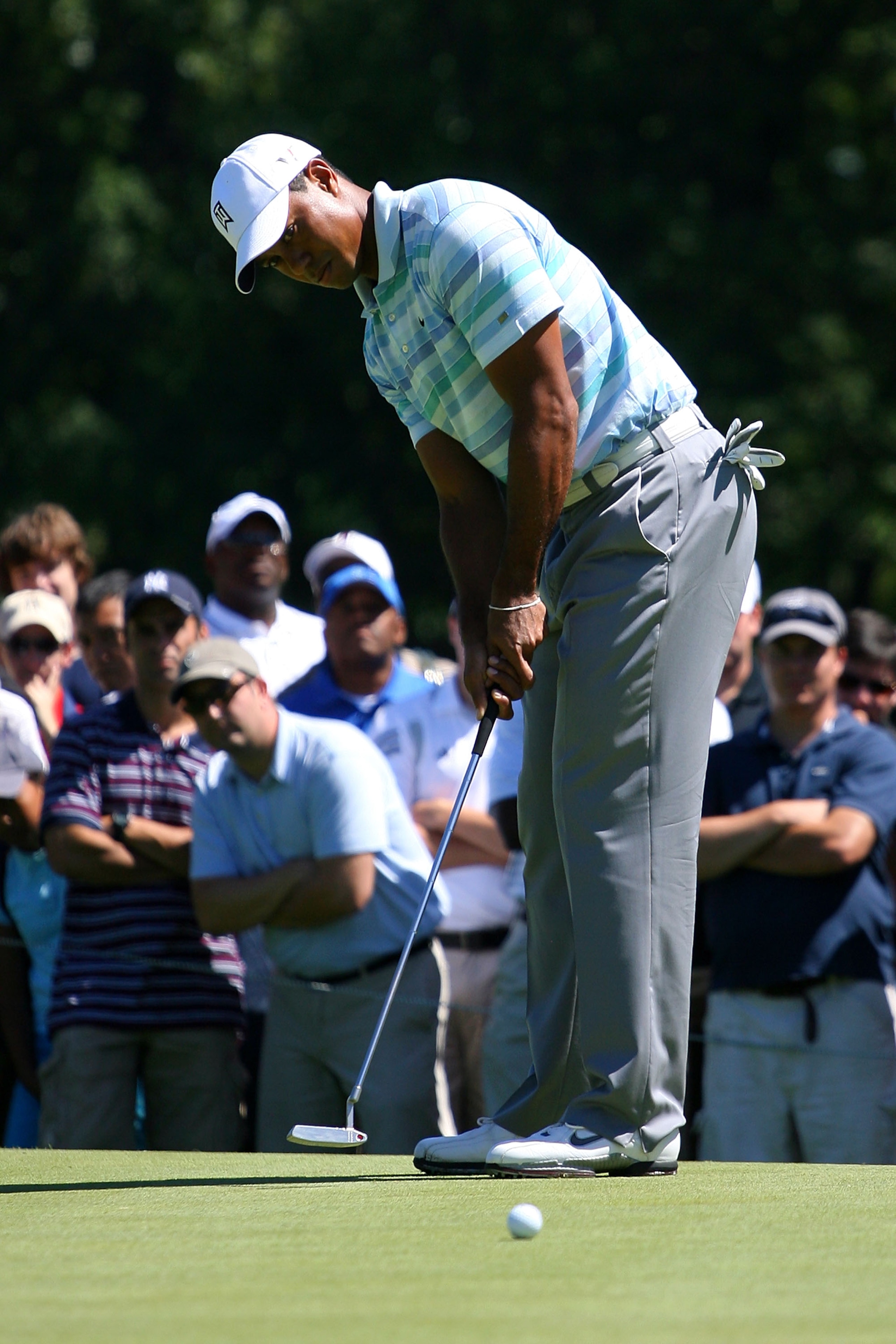 PARAMUS, NJ - AUGUST 27:  Tiger Woods misses a birdie putt attempt on the tenth green during the second round of The Barclays at the Ridgewood Country Club on August 27, 2010 in Paramus, New Jersey.  (Photo by Hunter Martin/Getty Images)