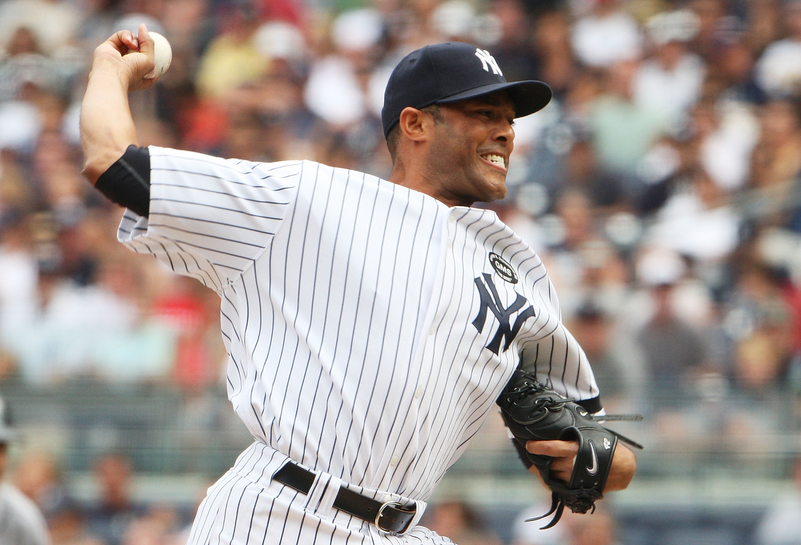NEW YORK - AUGUST 21:  Mariano Rivera #42 of the New York Yankees pitches against the Seattle Mariners at Yankee Stadium on August 21, 2010 in the Bronx borough of New York City.  The Yankees won 9-5. (Photo by Andrew Burton/Getty Images)