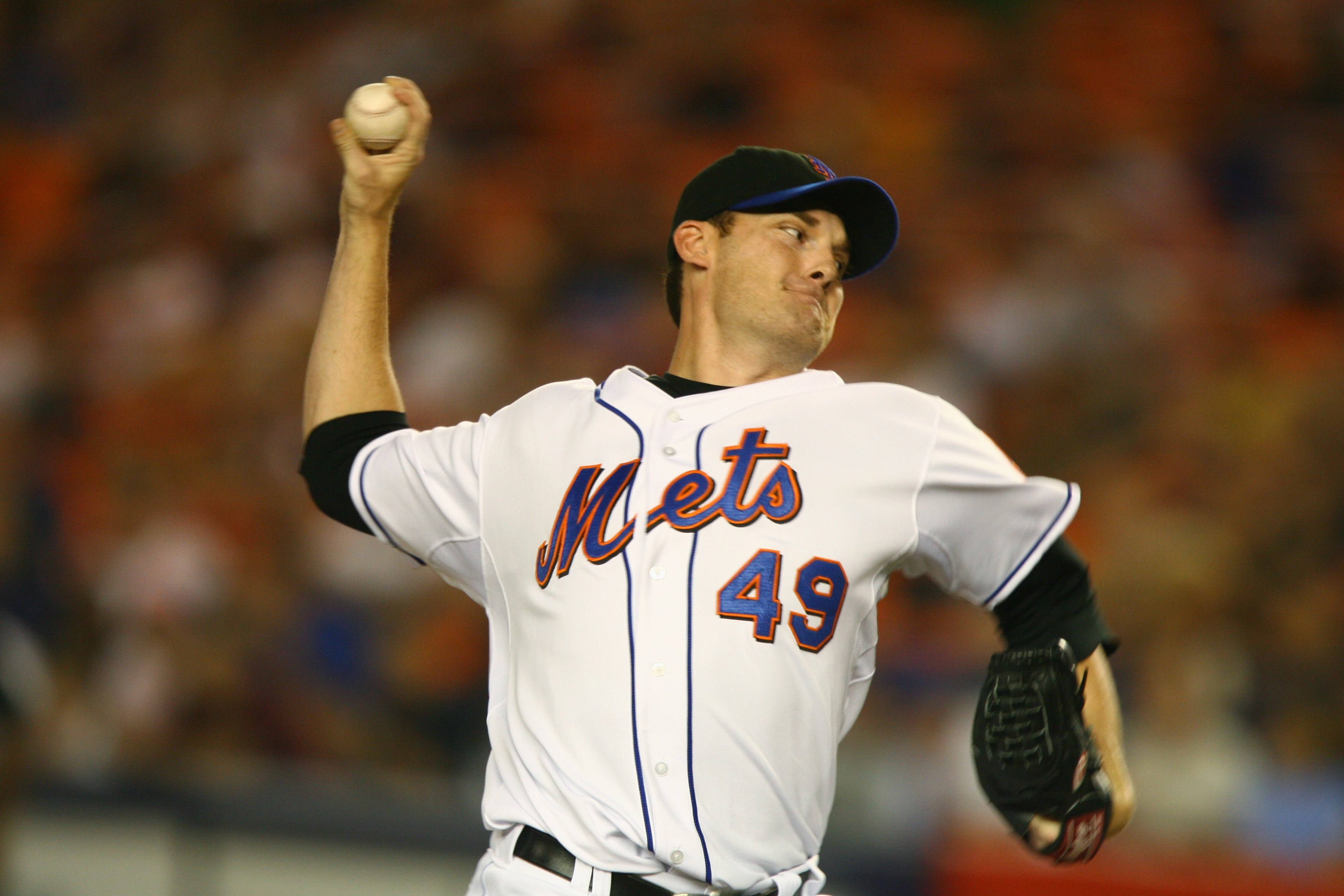 FLUSHING, NY - SEPTEMBER 26:  Pitcher Philip Humber #49 of the New York Mets throws a pitch against the Washington Nationals during their MLB game at Shea Stadium on September 26, 2007 in Flushing, New York.  The Nationals defeated the Mets 12-10.  (Photo