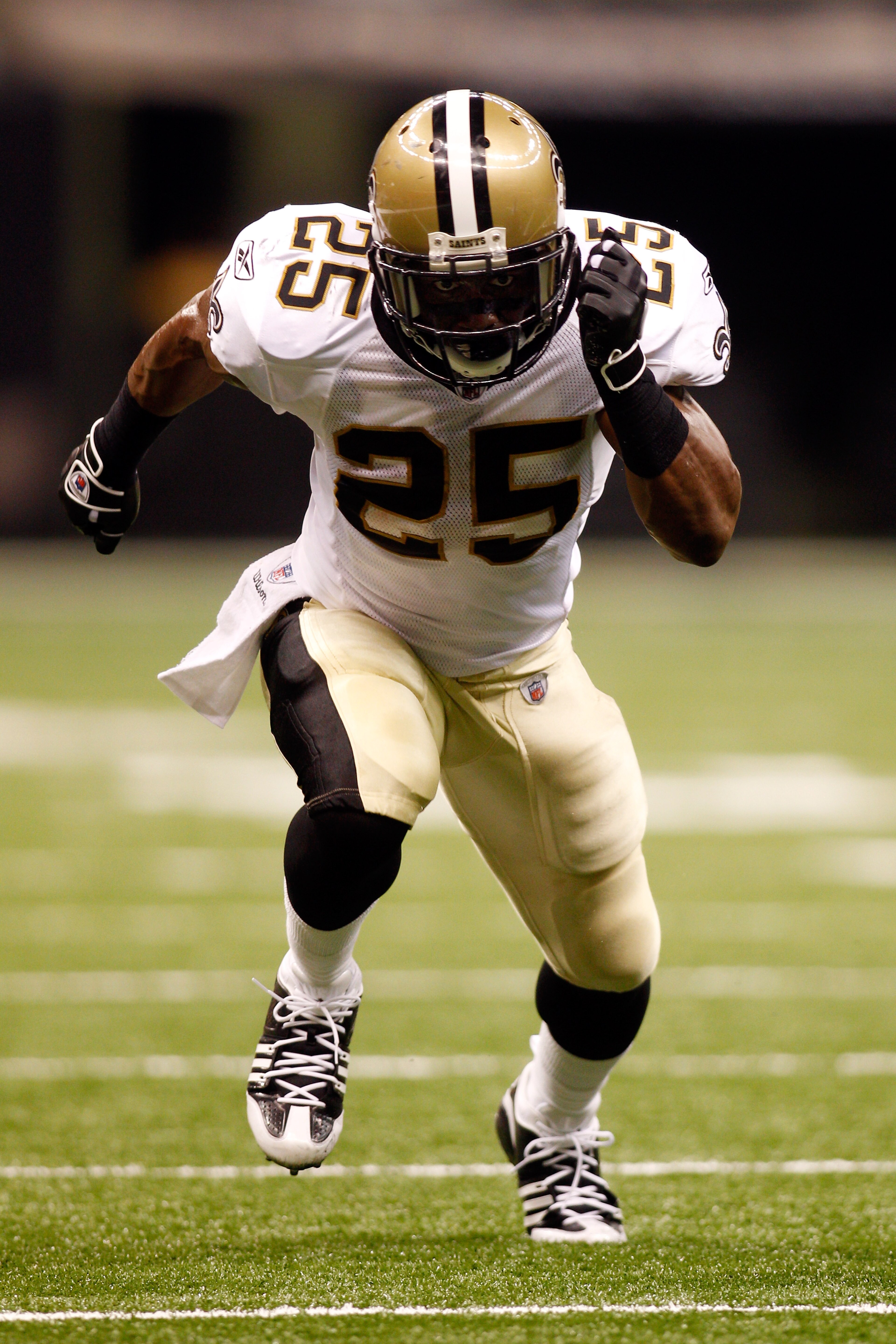 NEW ORLEANS - AUGUST 21: Reggie Bush #25 of the New Orleans Saints in action against the Houston Texans at the Louisiana Superdome on August 21, 2010 in New Orleans, Louisiana. (Photo by Chris Graythen/Getty Images) NEW ORLEANS - AUGUST 21: Reggie Bush #25 of the New Orleans Saints in action against the Houston Texans at the Louisiana Superdome on August 21, 2010 in New Orleans, Louisiana. (Photo by Chris Graythen/Getty Images)