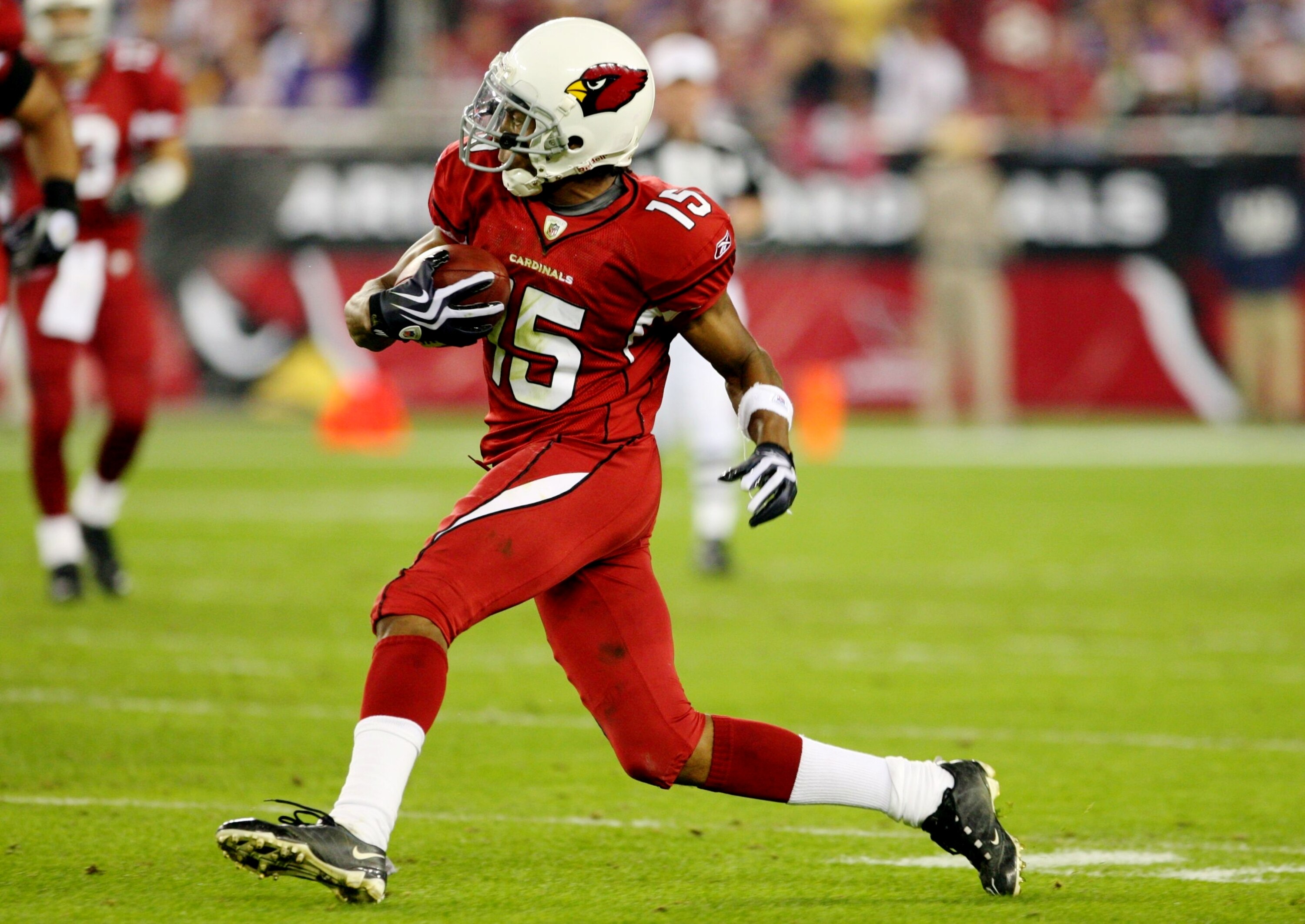 GLENDALE, AZ - DECEMBER 6:  Steve Breaston #15 of the Arizona Cardinals makes reception during the game against the Minnesota Vikings at University of Phoenix Stadium on December 6, 2009 in Glendale, Arizona. (Photo by Christian Petersen/Getty Images)
