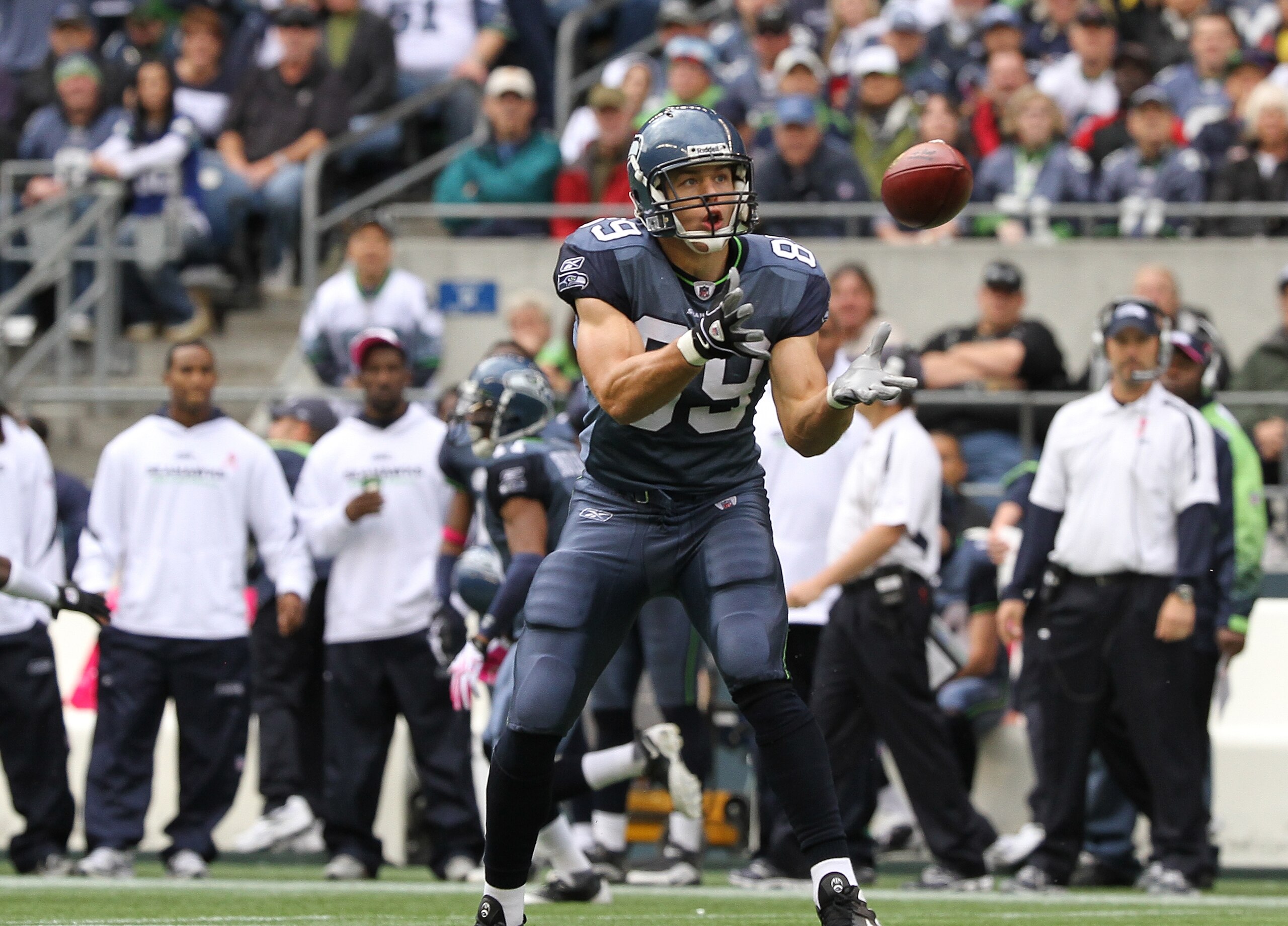 SEATTLE - OCTOBER 18: Tight end John Carlson #89 of the Seattle Seahawks makes a catch on a fake punt against the Arizona Cardinals on October 18, 2009 at Qwest Field in Seattle, Washington. (Photo by Otto Greule Jr/Getty Images)
