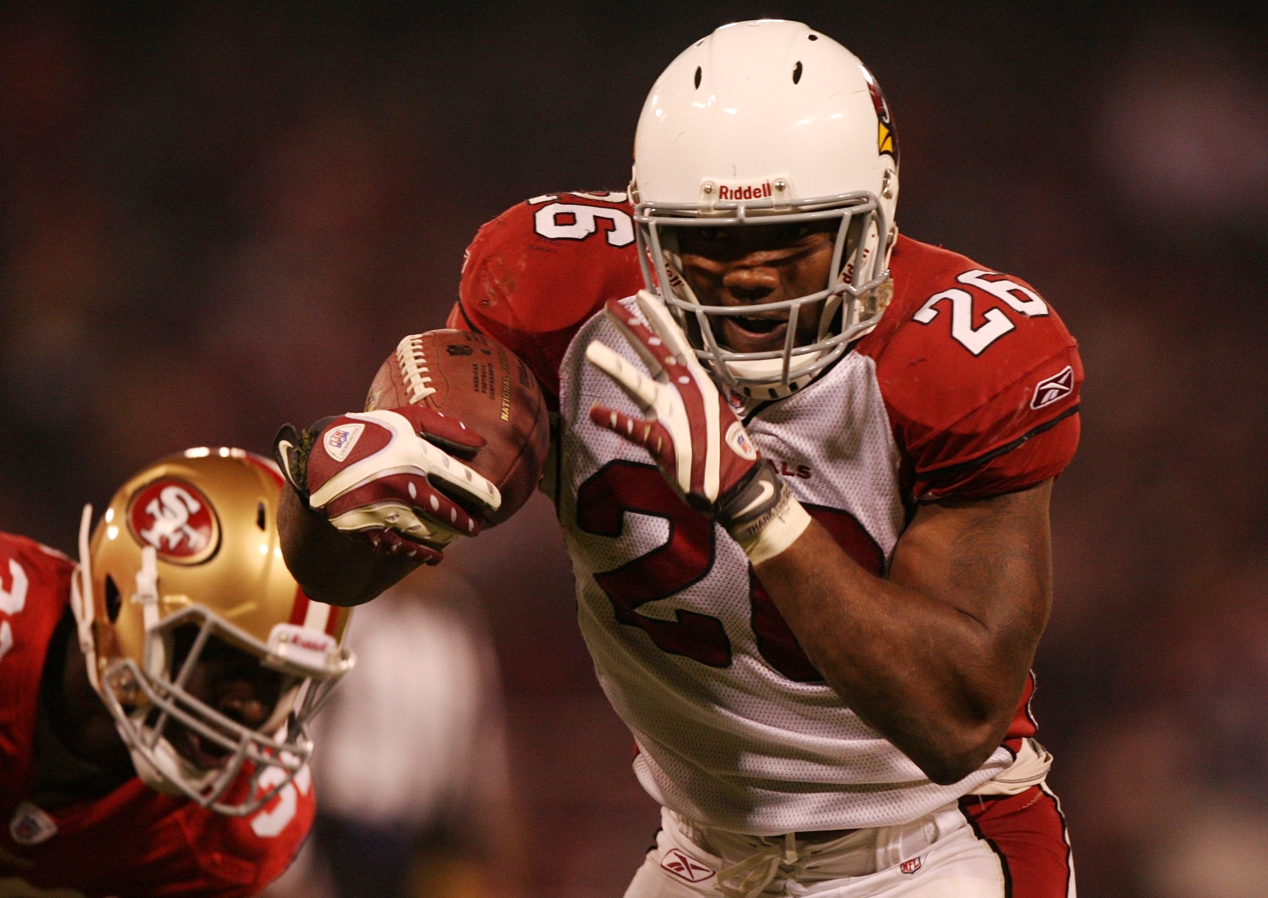 SAN FRANCISCO - DECEMBER 14:  Beanie Wells #26 of the Arizona Cardinals runs the ball against the San Francisco 49ers at Candlestick Park on December 14, 2009 in San Francisco, California. (Photo by Jed Jacobsohn/Getty Images)