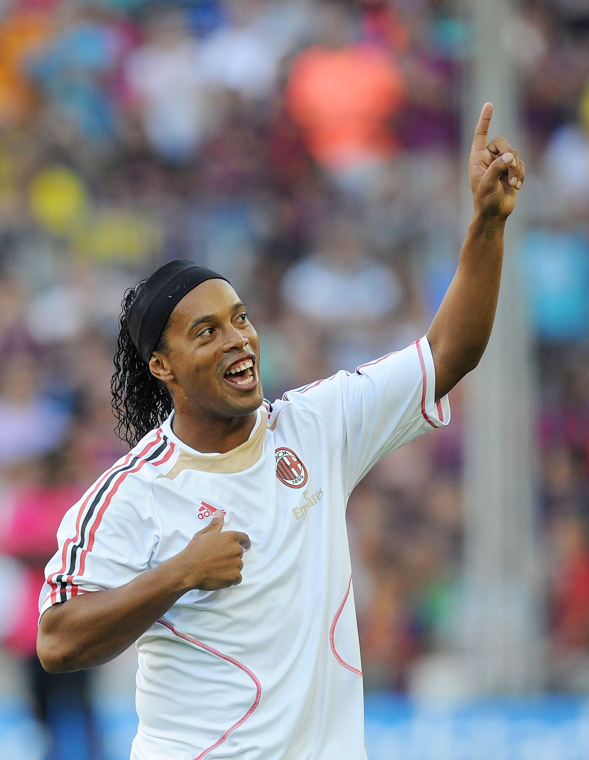 BARCELONA, SPAIN - AUGUST 25:  Ronaldinho of AC Milan and formerly of Barcelona salutes his former fans before the Joan Gamper Trophy match between Barcelona and AC Milan at Camp Nou stadium on August 25, 2010 in Barcelona, Spain.  (Photo by Denis Doyle/G