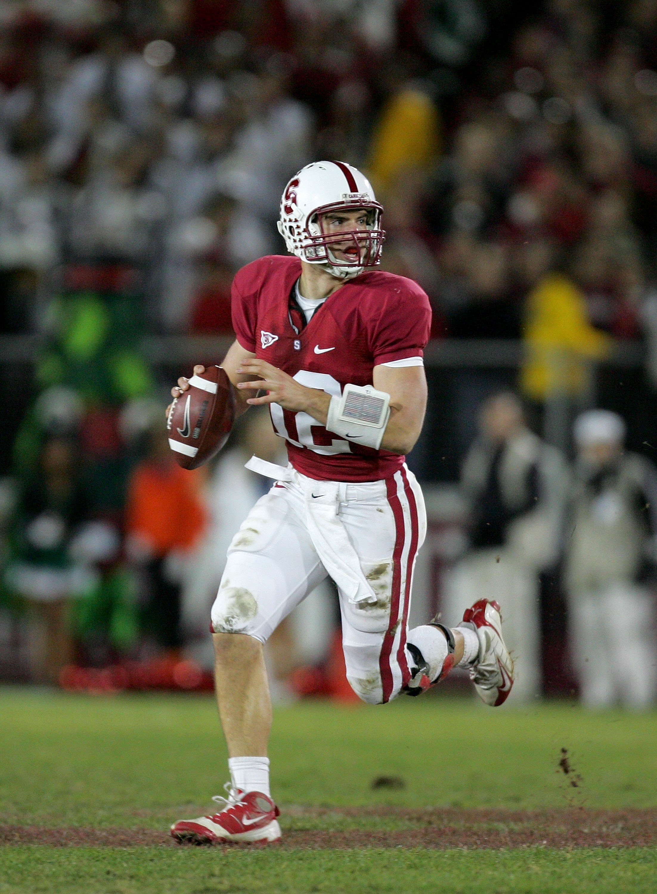 PALO ALTO, CA - NOVEMBER 21:  Andrew Luck #12 of the Stanford Cardinal in action during their game against the California Bears at Stanford Stadium on November 21, 2009 in Palo Alto, California.  (Photo by Ezra Shaw/Getty Images)