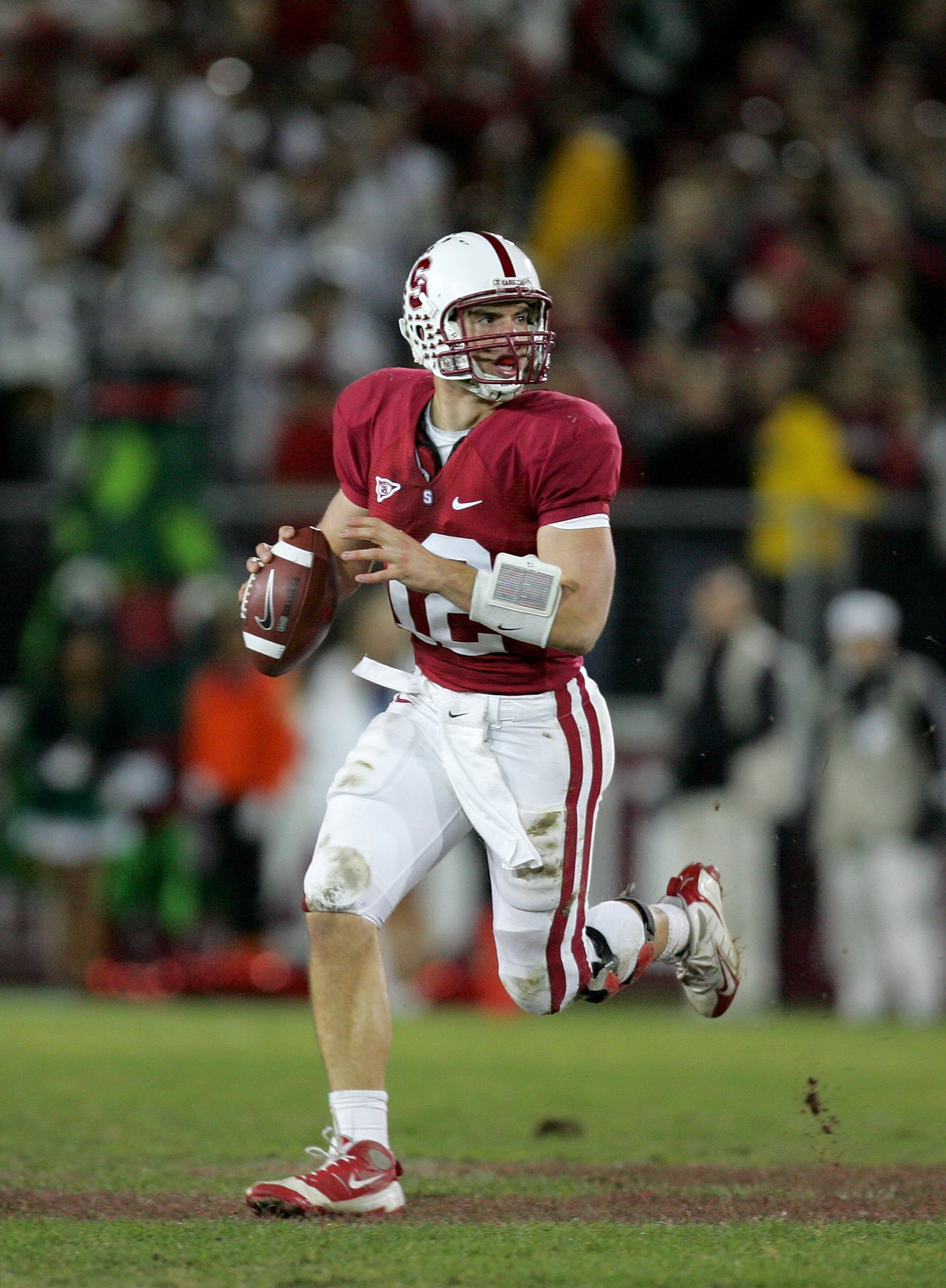 PALO ALTO, CA - NOVEMBER 21:  Andrew Luck #12 of the Stanford Cardinal in action during their game against the California Bears at Stanford Stadium on November 21, 2009 in Palo Alto, California.  (Photo by Ezra Shaw/Getty Images)