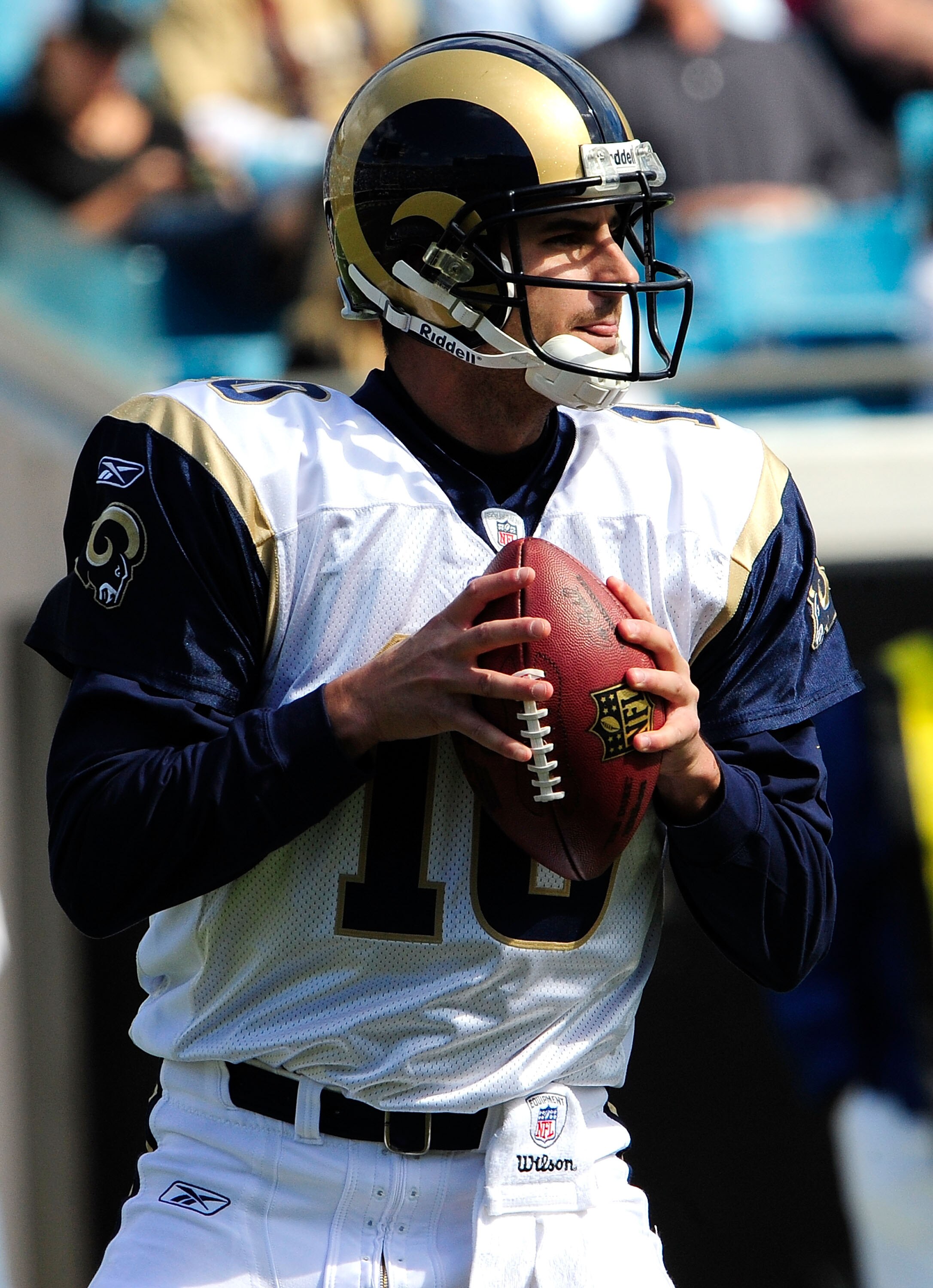 JACKSONVILLE, FL - OCTOBER 18:  Marc Bulger #10 of the St. Louis Rams attempts a pass during the game against the Jacksonville Jaguars at Jacksonville Municipal Stadium on October 18, 2009 in Jacksonville, Florida.  (Photo by Sam Greenwood/Getty Images)