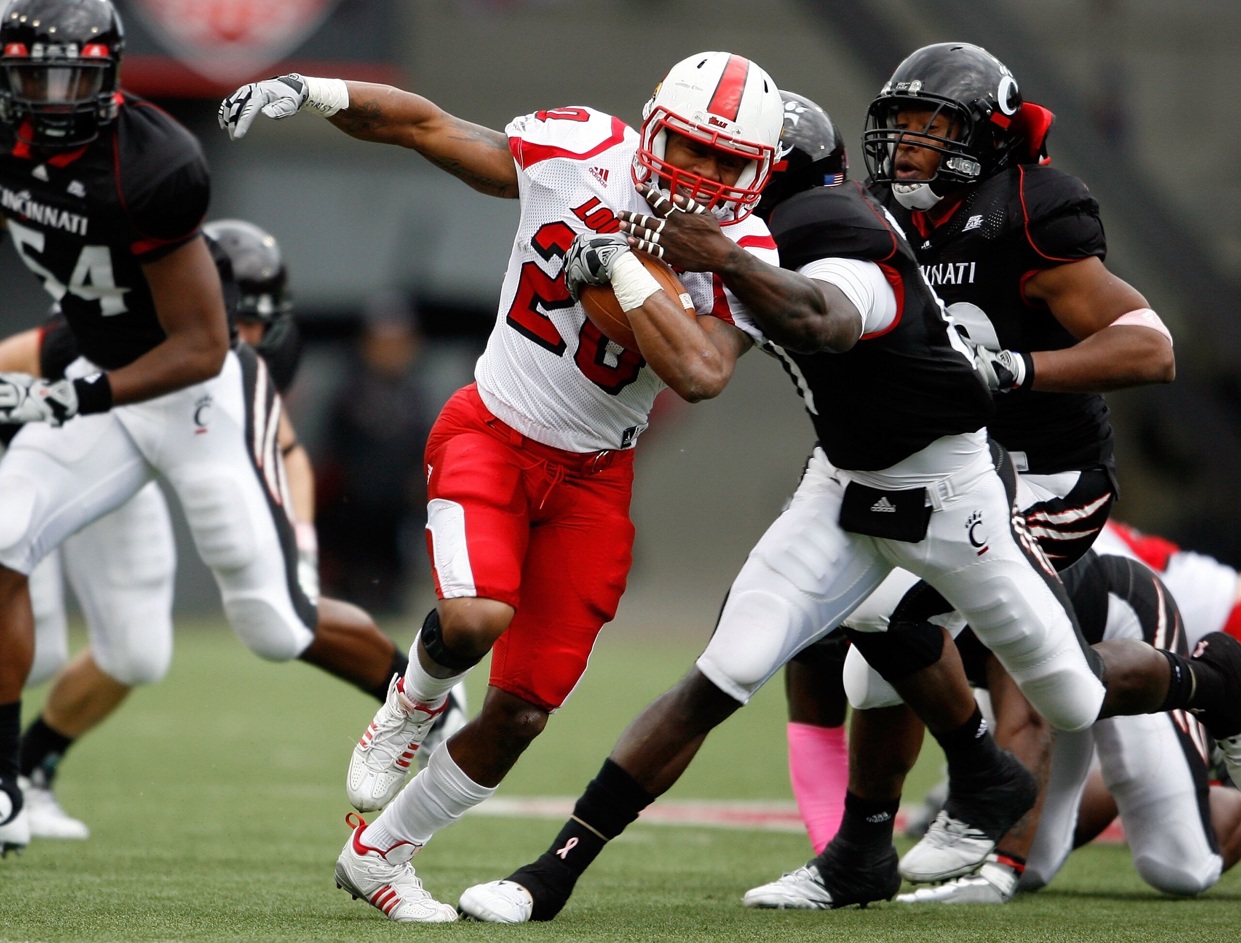 CINCINNATI - OCTOBER 24:  Victor Anderson #20 of the Louisville Cardinals runs with the ball during the Big East Conference game against the Cincinnati Bearcats at Nippert Stadium on October 24, 2009 in Cincinnati, Ohio.  (Photo by Andy Lyons/Getty Images