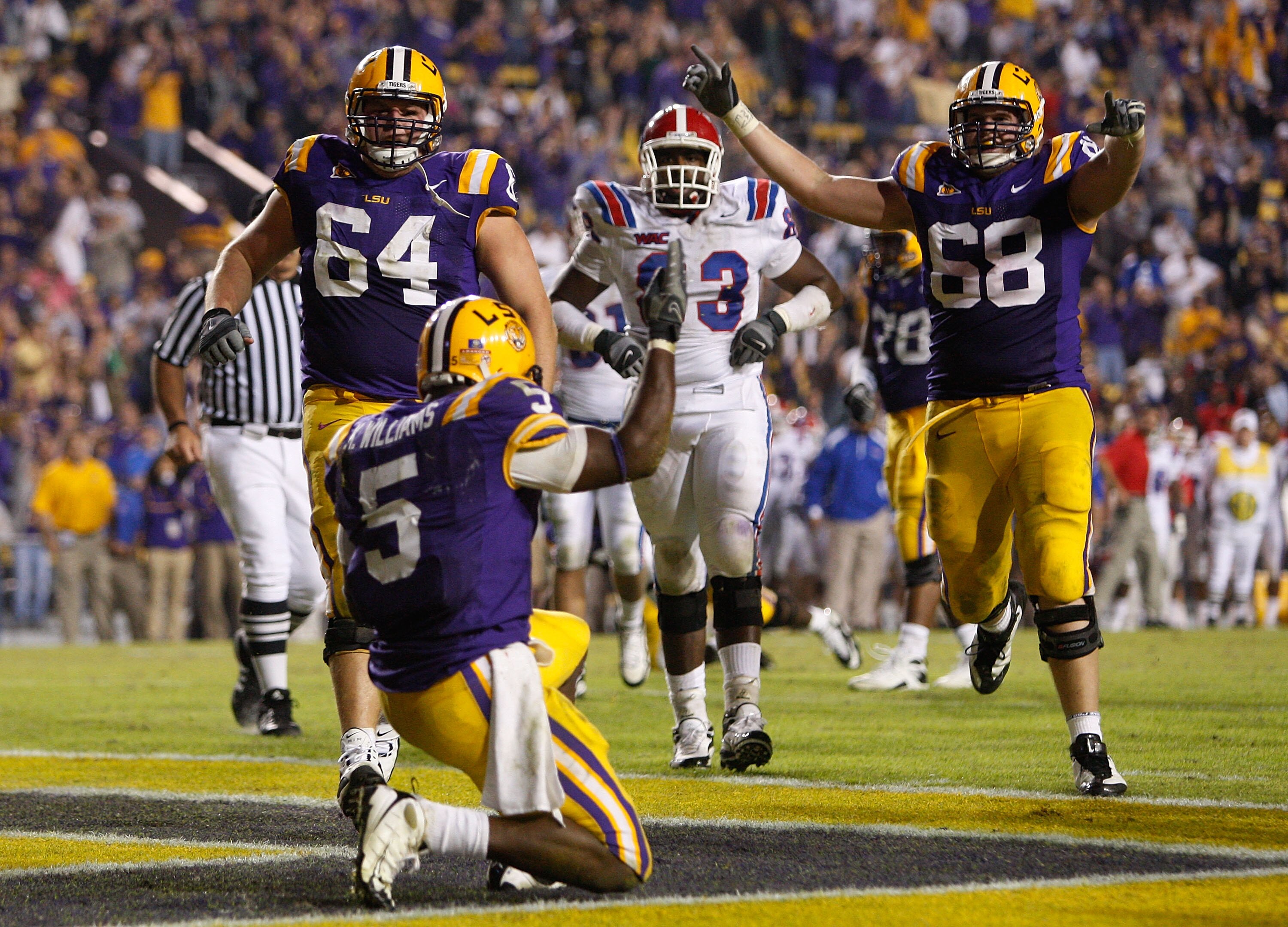 BATON ROUGE, LA - NOVEMBER 14:  Keiland Williams #5 of the LSU Tigers celebrates after scoring a touchdown against  the Louisiana Tech Bulldogs at Tiger Stadium on November 14, 2009 in Baton Rouge, Louisiana.  The Tigers defeated the Bulldogs 24-16.  (Pho