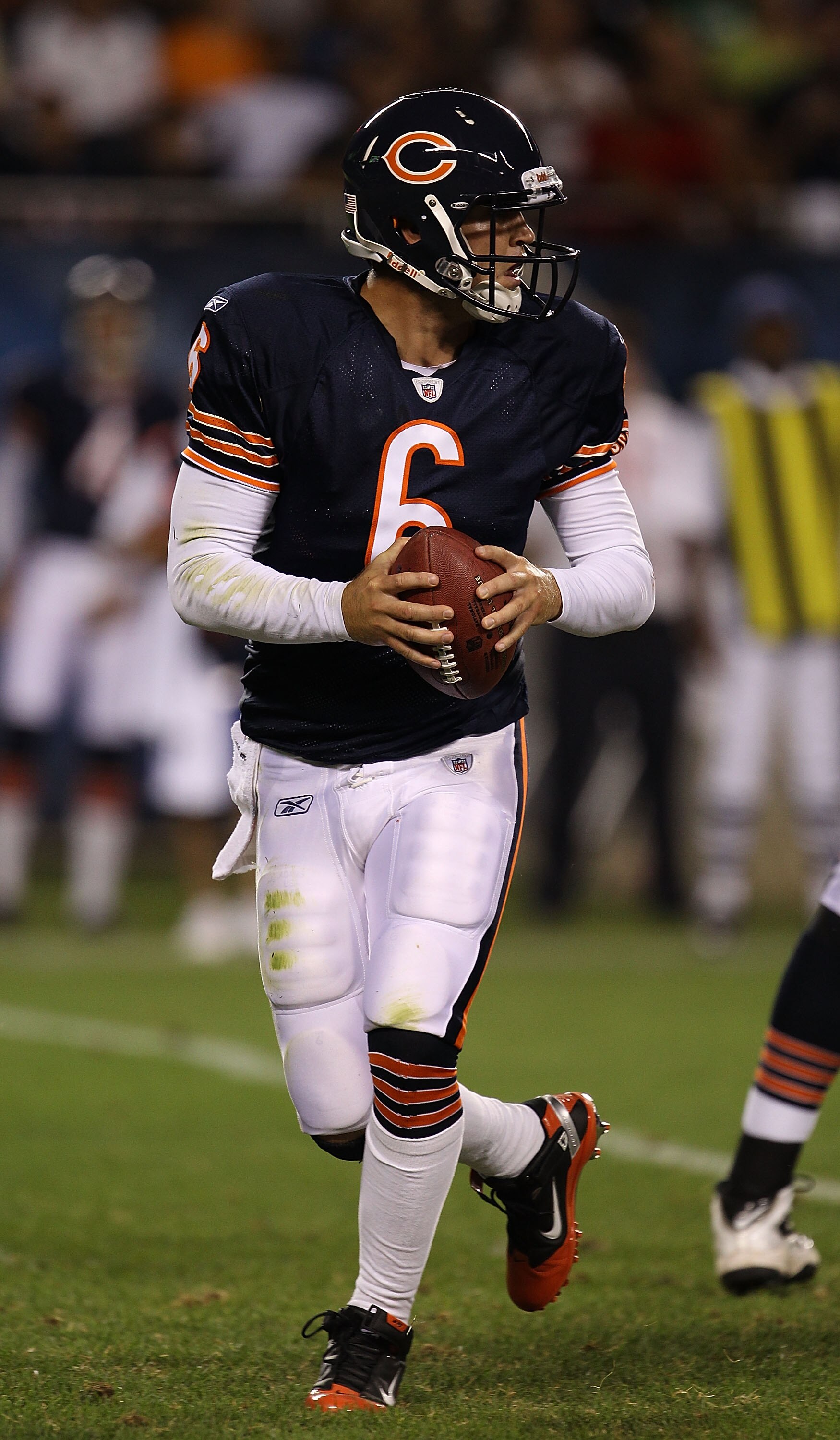 CHICAGO - AUGUST 28: Jay Cutler #6 of the Chicago Bears drops back to pass against the Arizona Cardinals during a preseason game at Soldier Field on August 28, 2010 in Chicago, Illinois. (Photo by Jonathan Daniel/Getty Images)