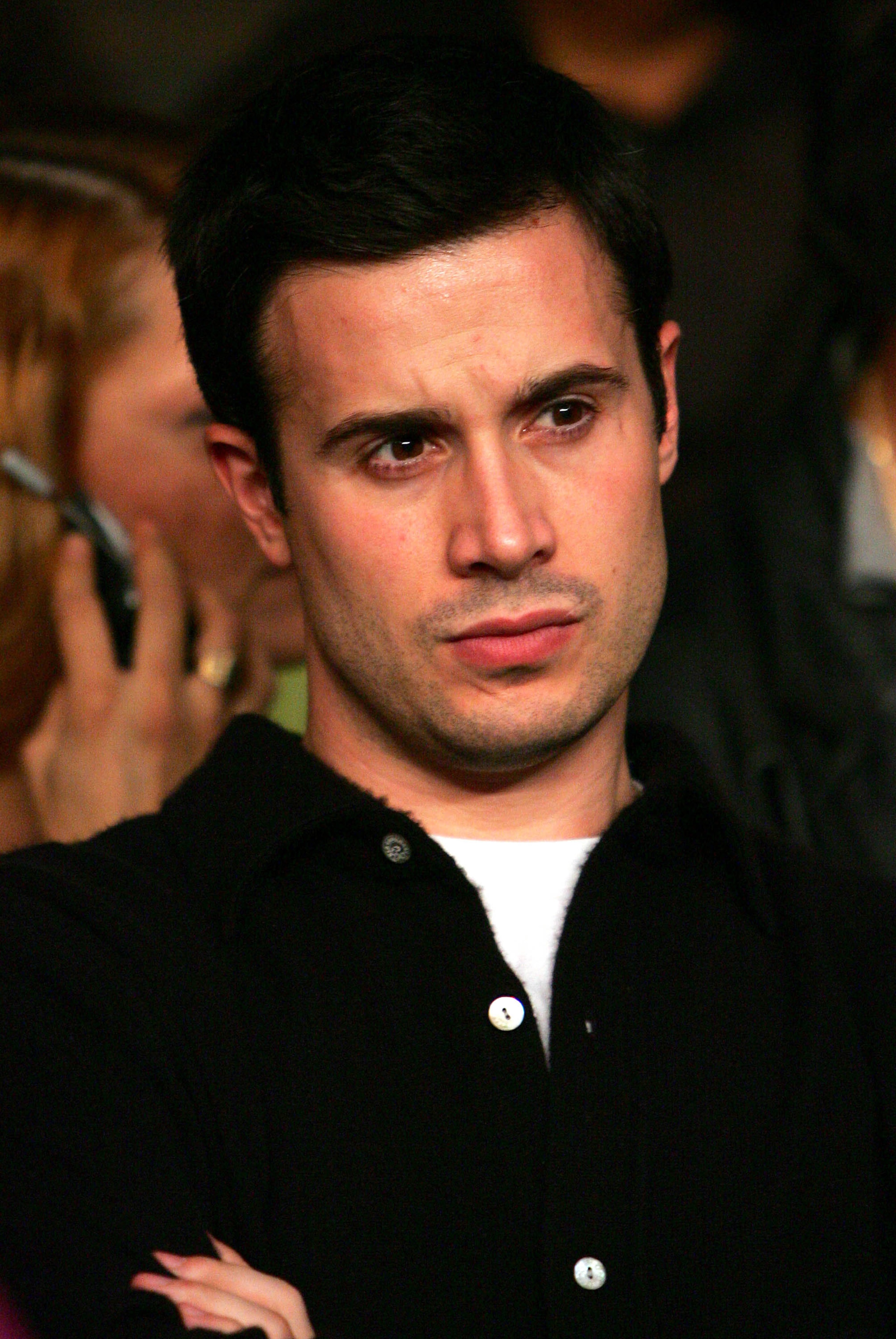 NEW YORK - OCTOBER 02:  Actor Freddie Prinze Jr attends the Travis Simms and Bronco McKart fight for the WBA super welterweight title at Madison Square Garden October 2, 2004 in New York City.  (Photo by Al Bello/Getty Images)