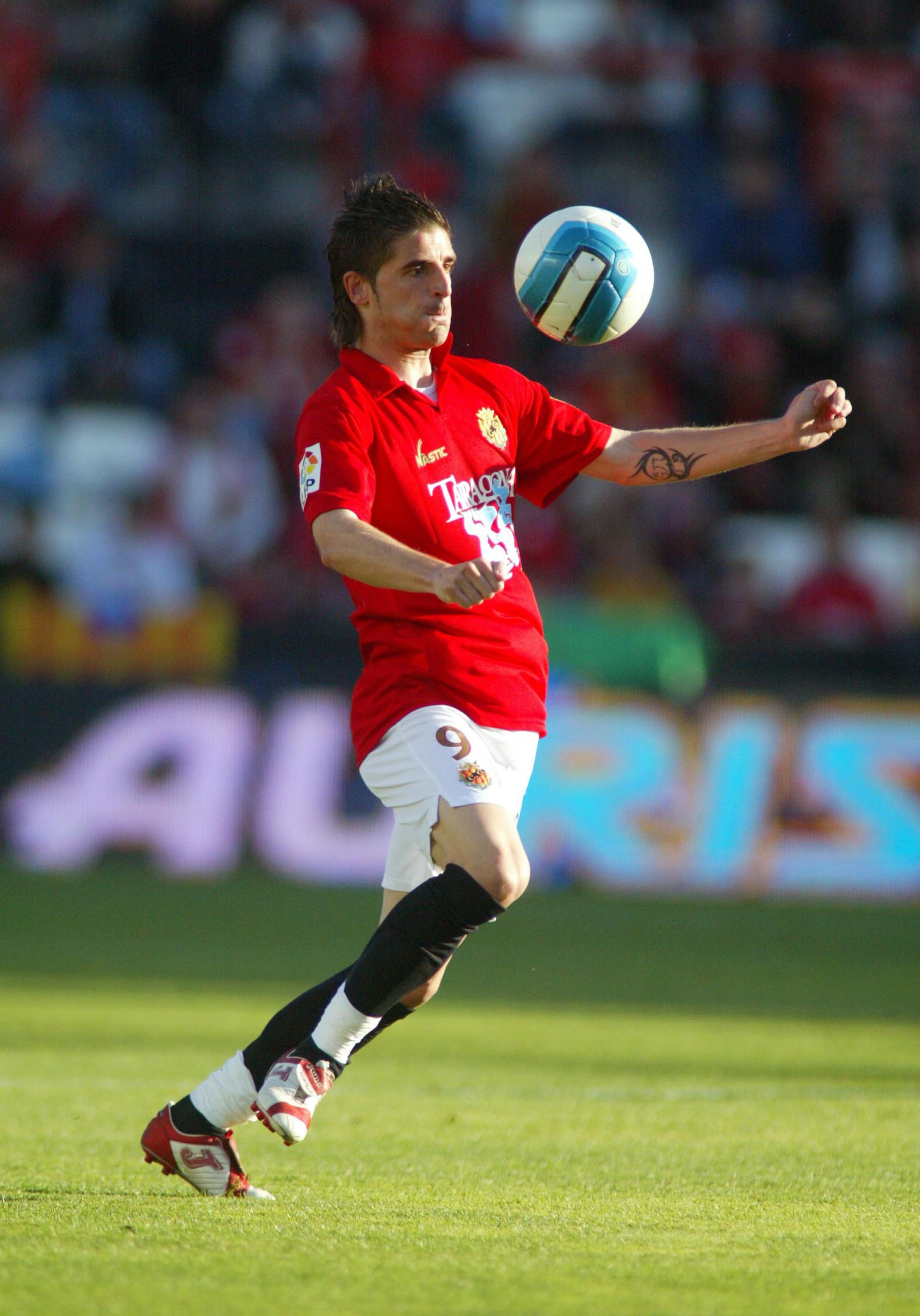 TARRAGONA, SPAIN - MARCH 11: Javier Portillo of Gimnastic is seen in action during the match between Gimnastic de Tarragona and Sevilla, of La Liga, on March 11, 2007 at the Nou Estadi stadium in Tarragona, Spain. (Photo by Bagu Blanco/Getty Images). TARRAGONA, SPAIN - MARCH 11: Javier Portillo of Gimnastic is seen in action during the match between Gimnastic de Tarragona and Sevilla, of La Liga, on March 11, 2007 at the Nou Estadi stadium in Tarragona, Spain. (Photo by Bagu Blanco/Getty Images).
