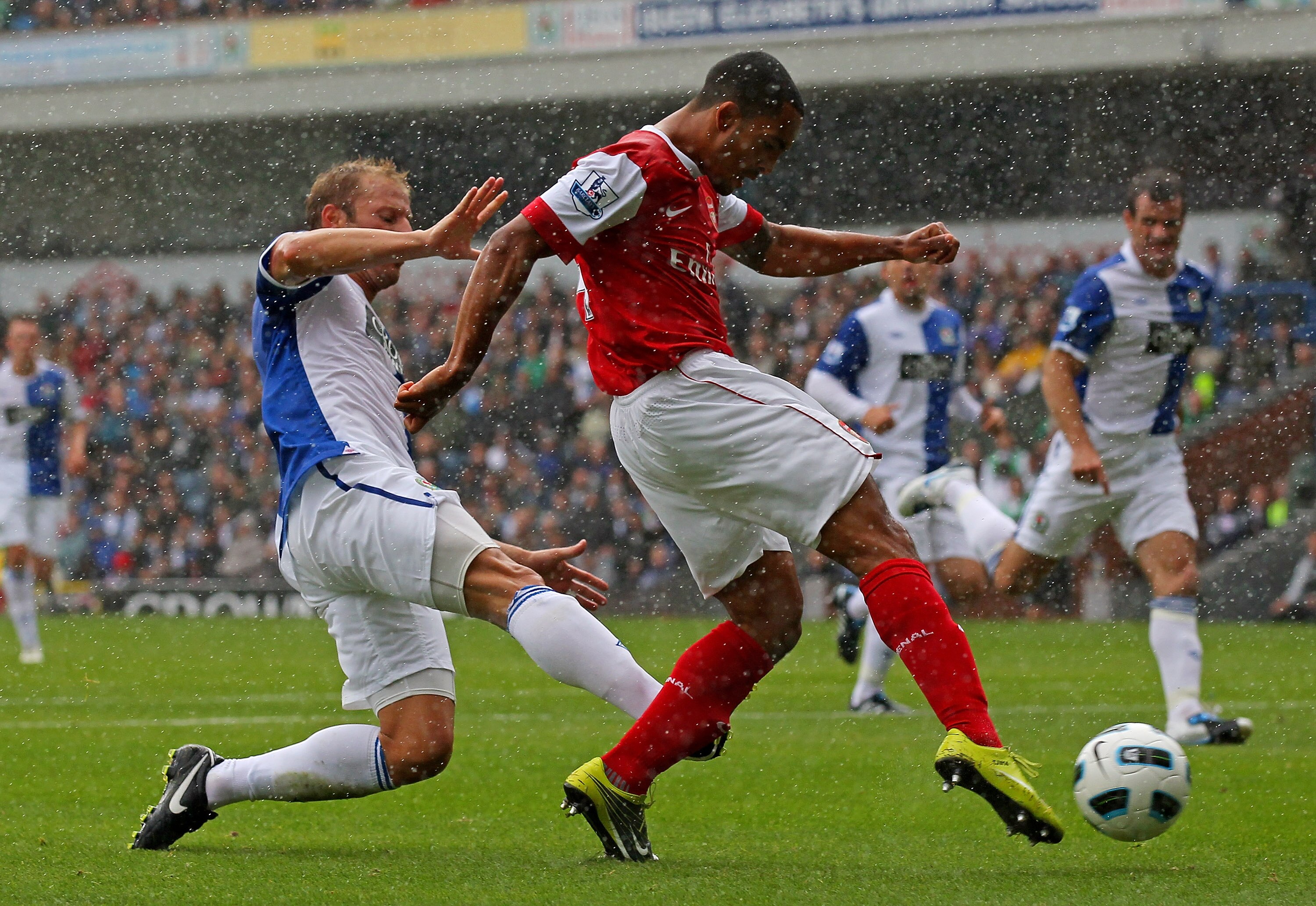BLACKBURN, ENGLAND - AUGUST 28:  Theo Walcott of Arsenal scores the opening goal during the Barclays Premier League match between Blackburn Rovers and Arsenal at Ewood Park on August 28, 2010 in Blackburn, England. (Photo by Alex Livesey/Getty Images)