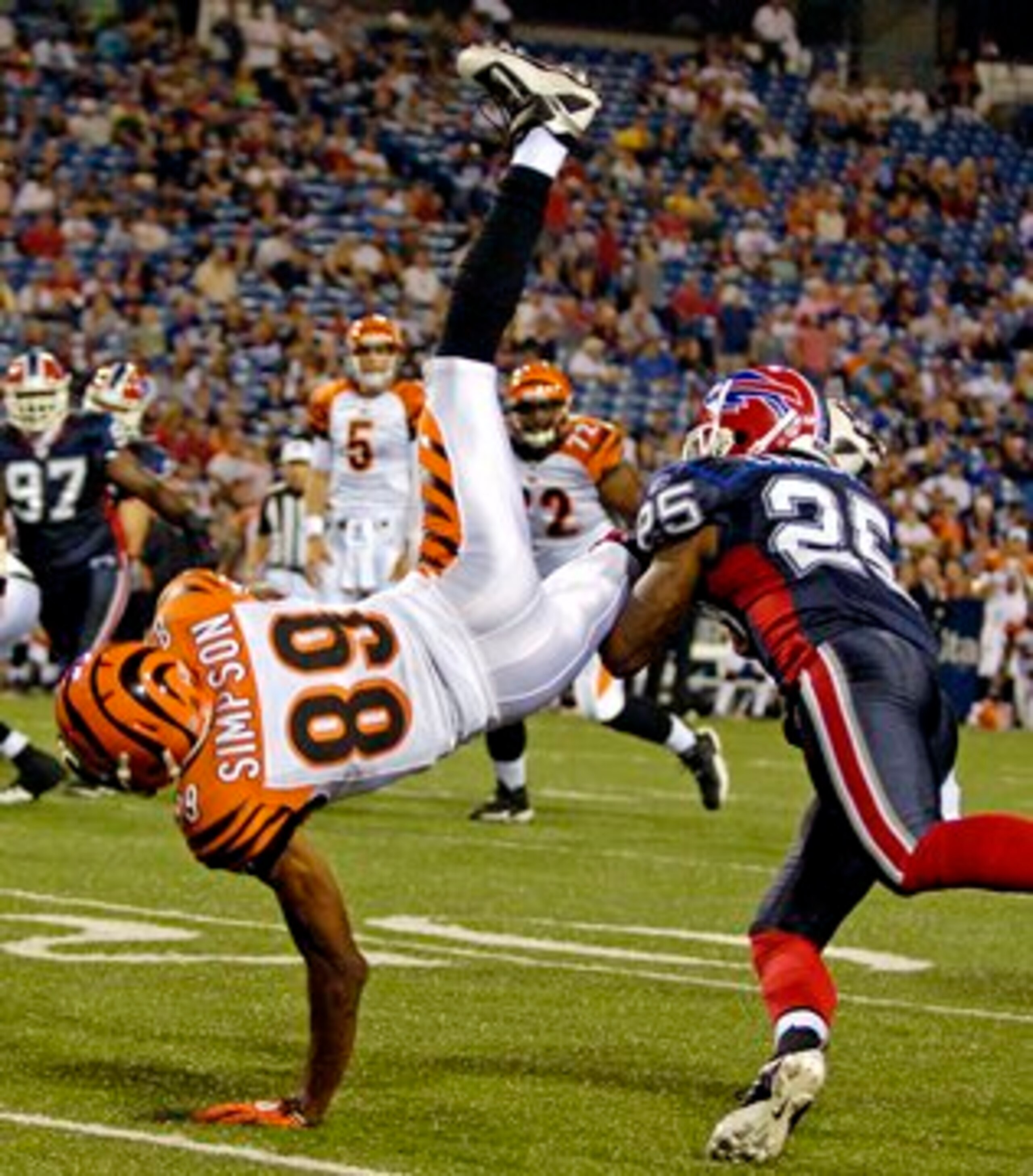 Ellis Lankster upends Bengals receiver