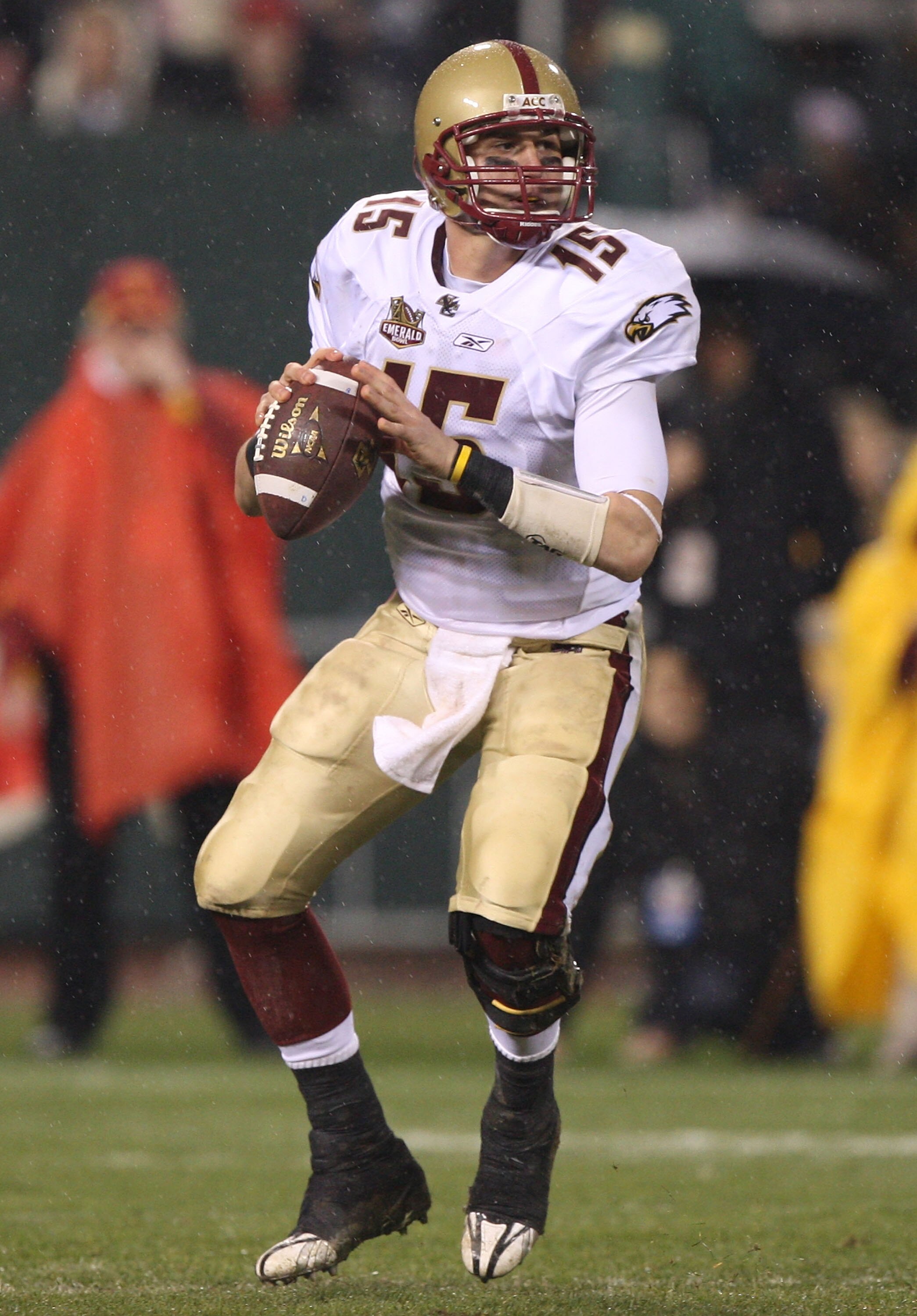 SAN FRANCISCO - DECEMBER 26: Dave Shinskie #15 of the Boston College Eagles passes against the USC Trojans during the 2009 Emerald Bowl at AT&T Park on December 26, 2009 in San Francisco, California. (Photo by Jed Jacobsohn/Getty Images)