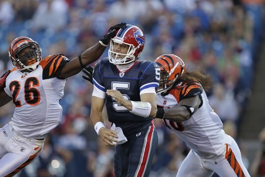 Trent Edwards just gets this pass off in time vs Bengals
