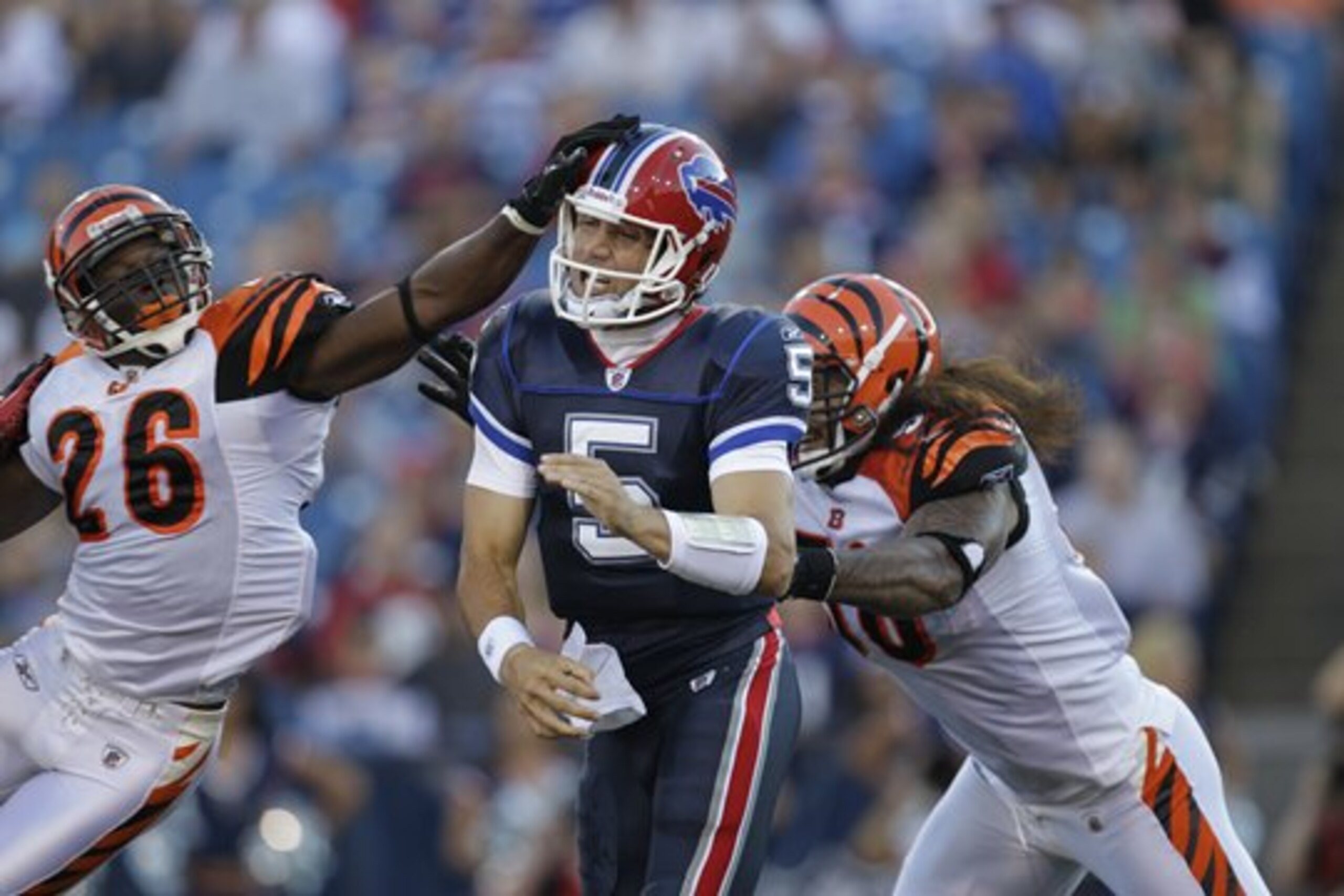 Trent Edwards just gets this pass off in time vs Bengals