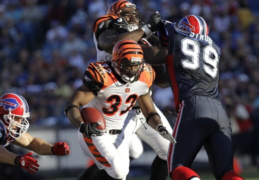 Marcus Stroud fights off a Bengals blocker
