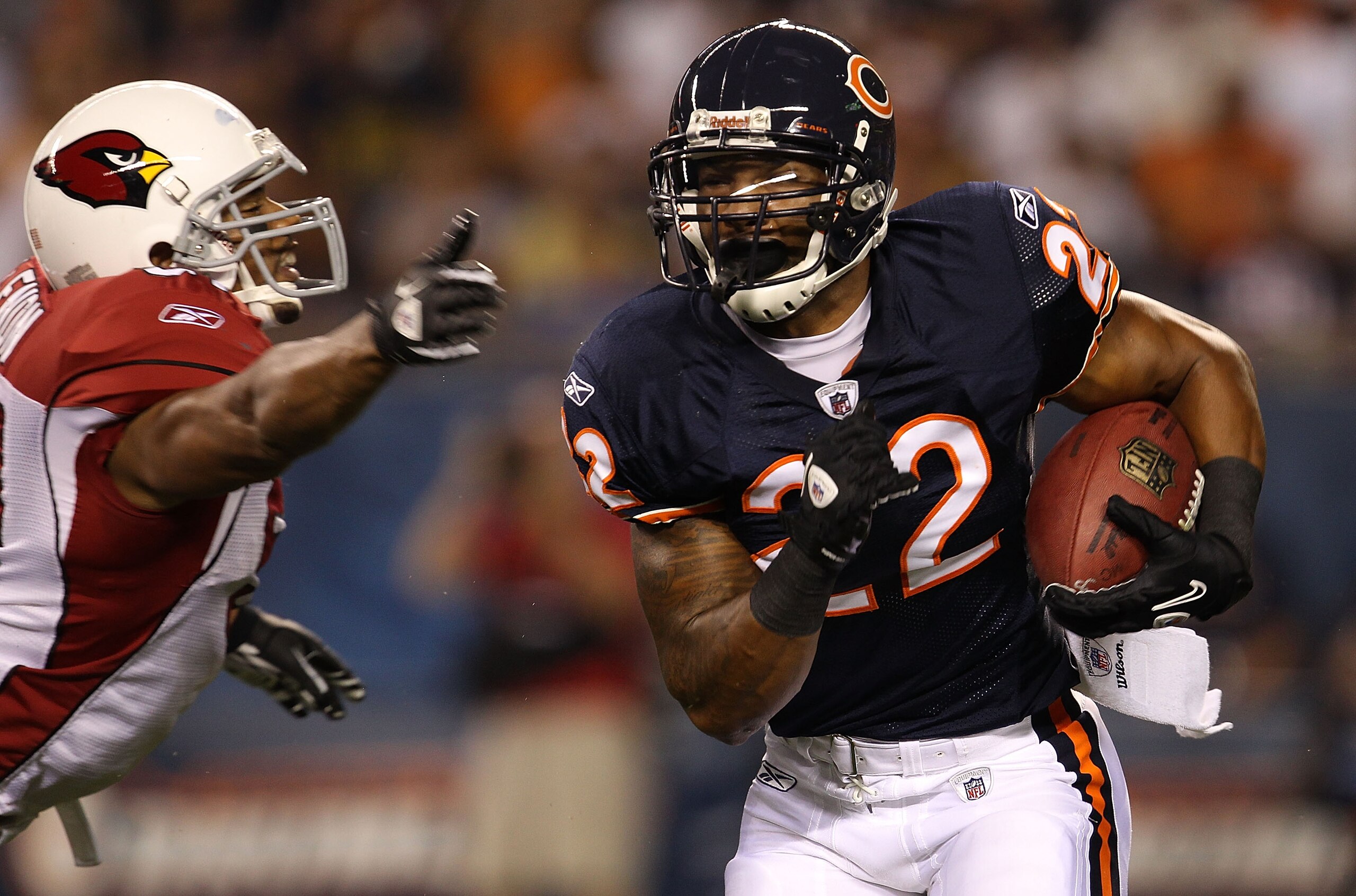 CHICAGO - AUGUST 28: Matt Forte #22 of the Chicago Bears runs past Paris Lenon #51 of the Arizona Cardinals during a preseason game at Soldier Field on August 28, 2010 in Chicago, Illinois. (Photo by Jonathan Daniel/Getty Images)