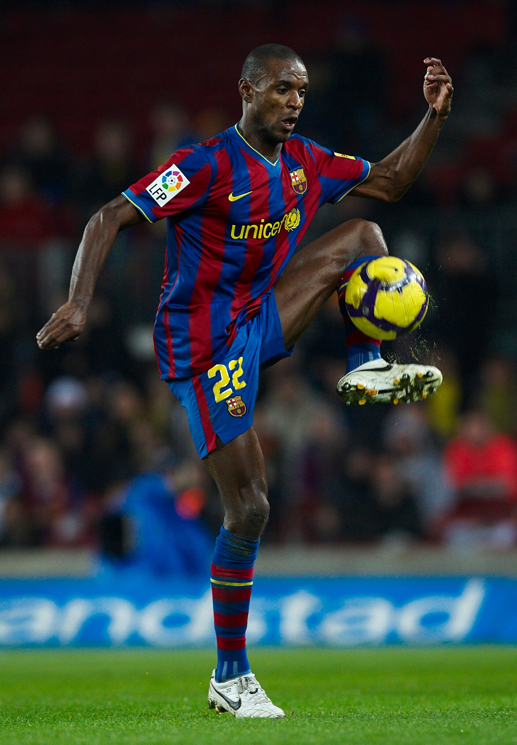 BARCELONA, SPAIN - JANUARY 16: Eric Abidal of FC Barcelona  controls the ball during the La Liga match between Barcelona and Sevilla at the Camp Nou stadium on January 16, 2010 in Barcelona, Spain. Barcelona won 4-0.  (Photo by Manuel Queimadelos Alonso/G