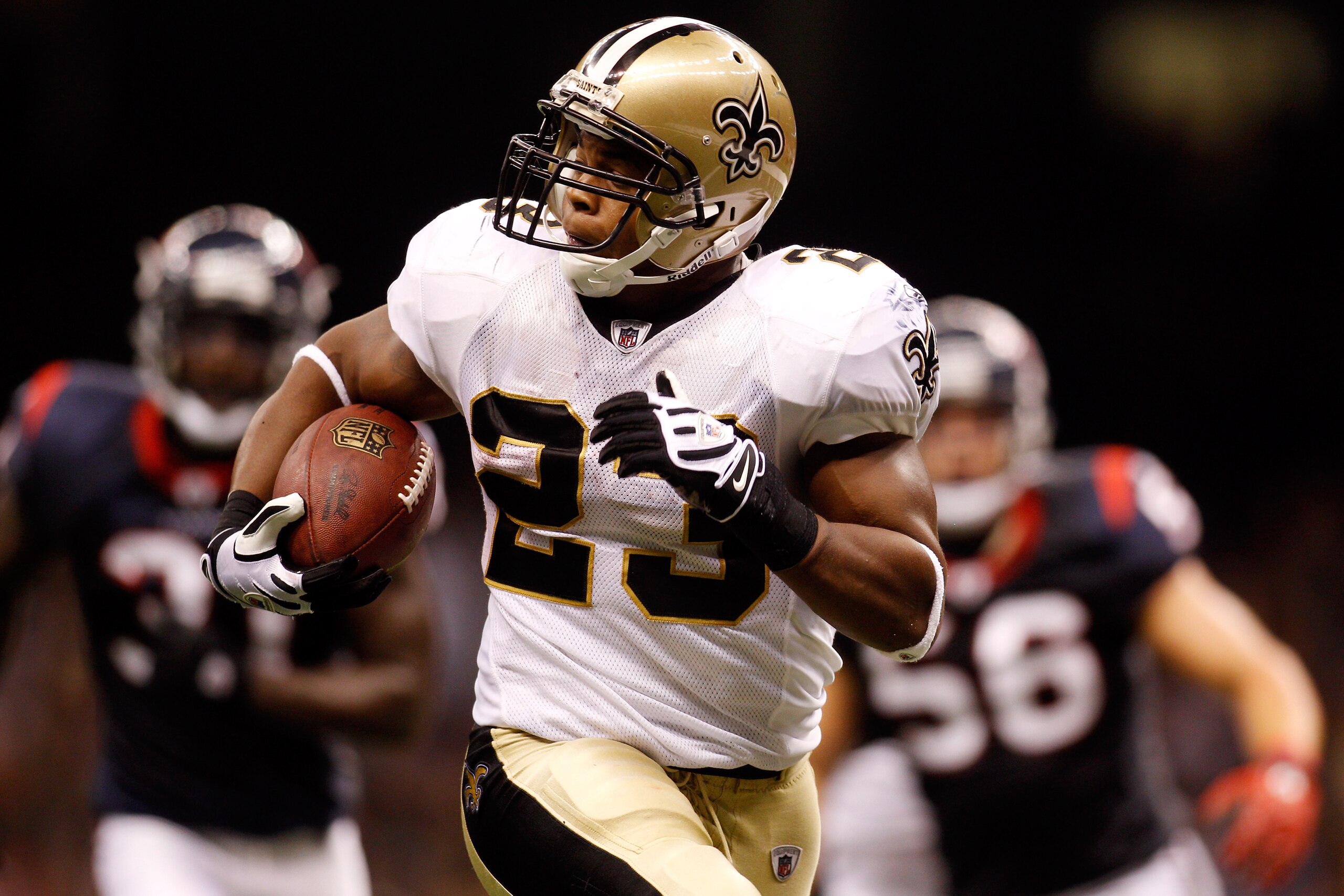 NEW ORLEANS - AUGUST 21:  Pierre Thomas #23 of the New Orleans Saints scores a touchdown against the Houston Texans at the Louisiana Superdome on August 21, 2010 in New Orleans, Louisiana.  (Photo by Chris Graythen/Getty Images)