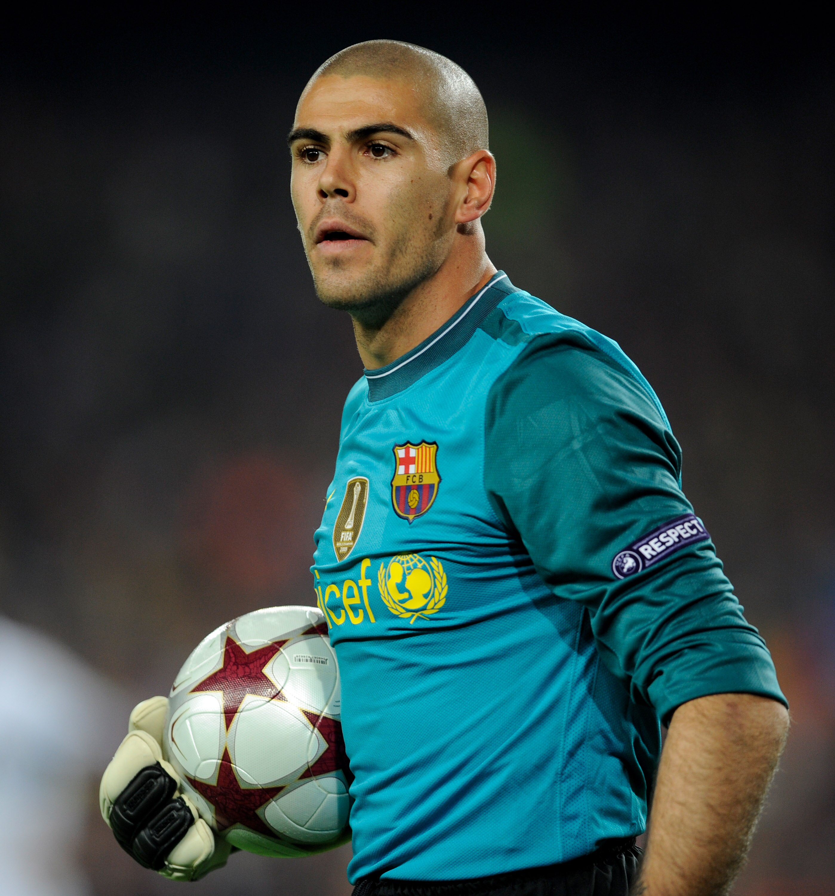 BARCELONA, SPAIN - APRIL 28: Victor Valdes of Barcelona looks on during the UEFA Champions League Semi Final Second Leg match between Barcelona and Inter Milan at Camp Nou on April 28, 2010 in Barcelona, Spain.  (Photo by Michael Regan/Getty Images)
